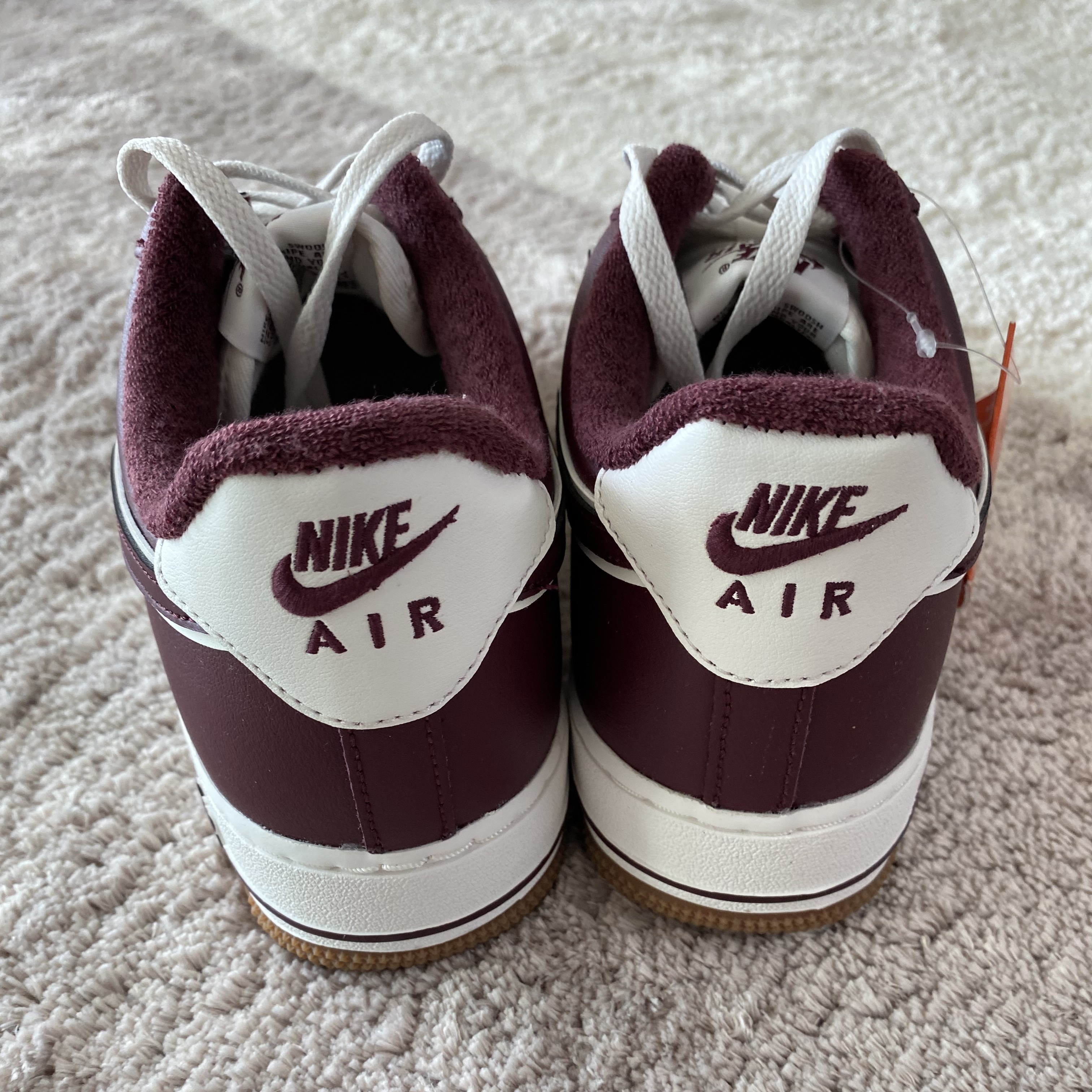 Nike Air Force 1 '07 LV8 Night Maroon 착용 스타일 - 4