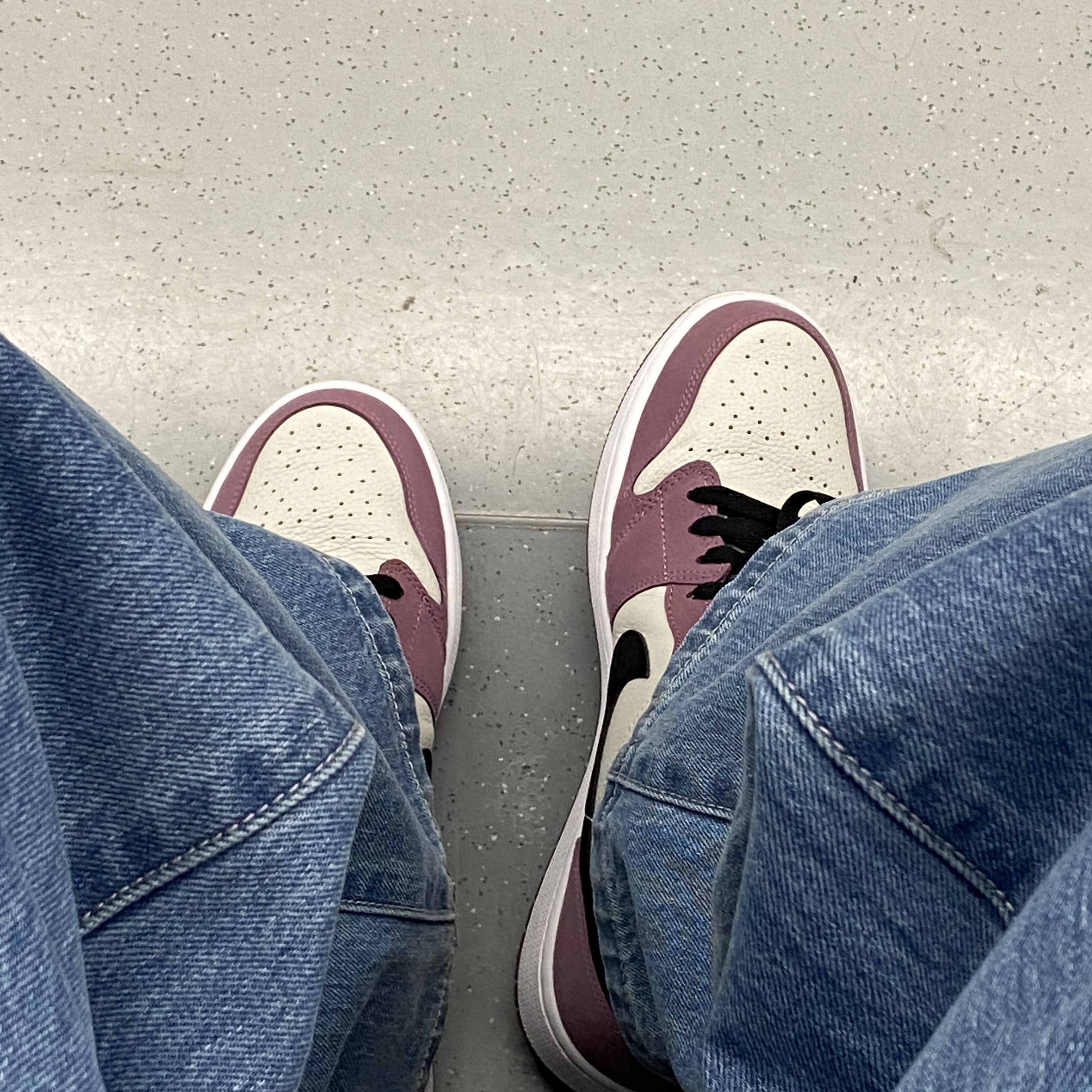 (W) Jordan 1 Mid SE Light Mulberry 착용 스타일 - 1