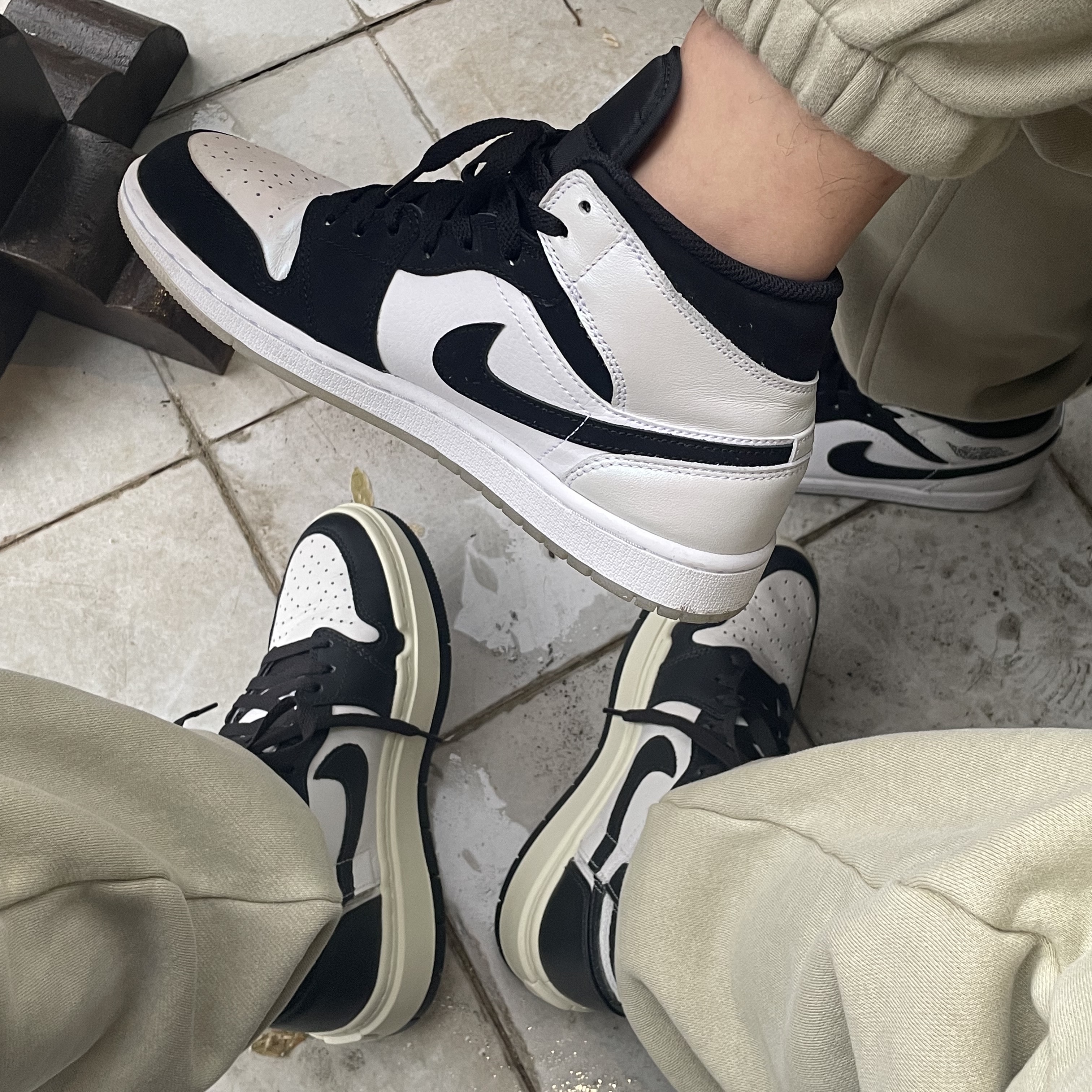 (W) Jordan 1 Elevate High Dark Ash 착용 스타일 - 2