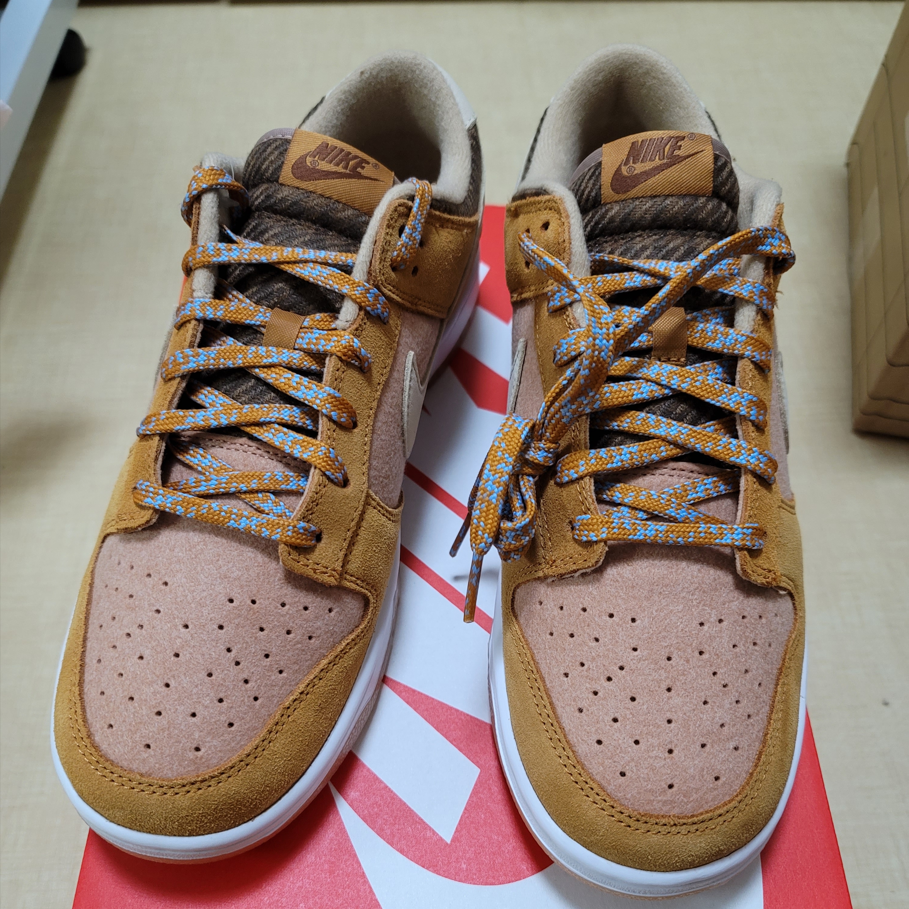 Nike Dunk Low SE Praline Desert Ochre 착용 스타일 - 1