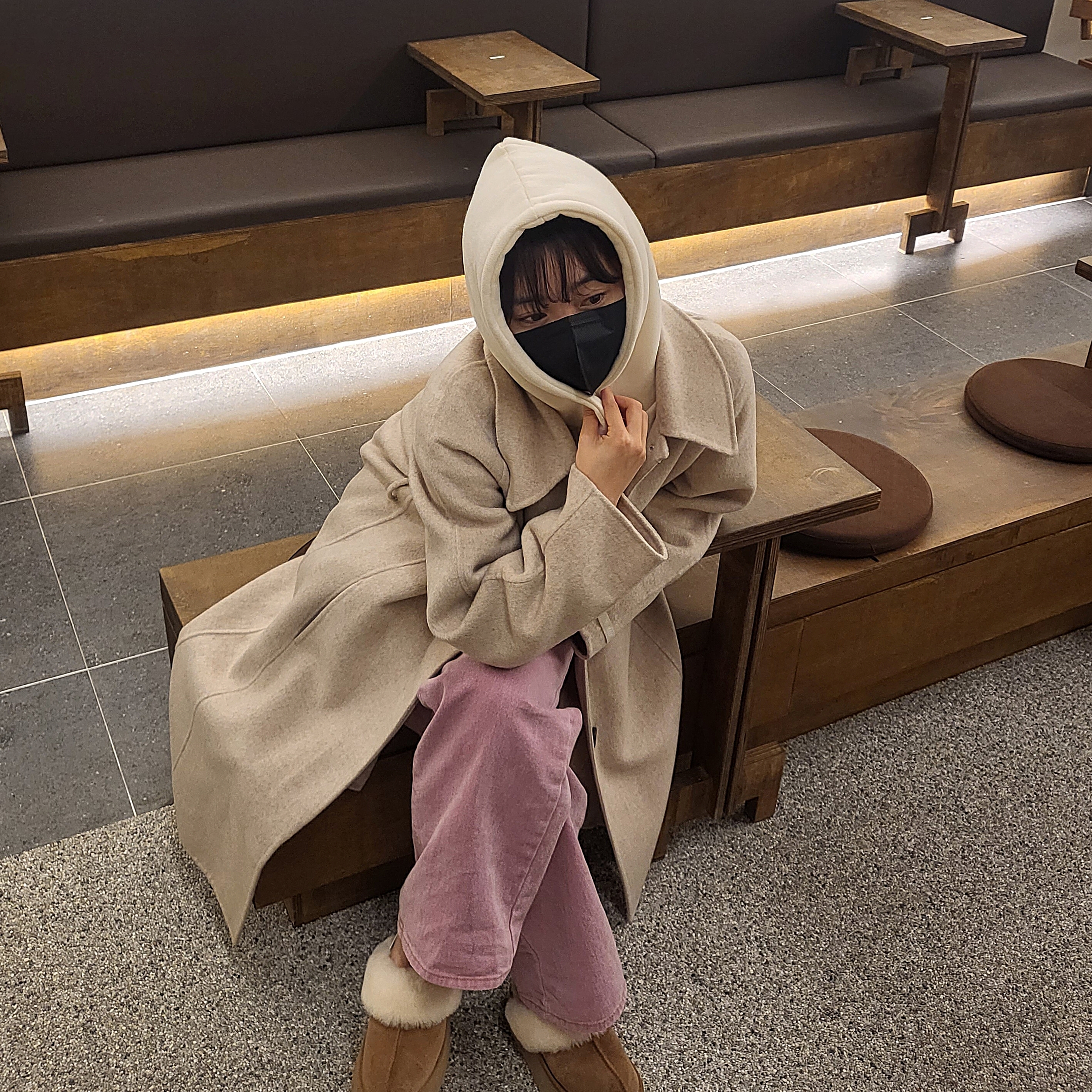 (W) UGG Funkette Slides Chestnut 착용 스타일 - 2