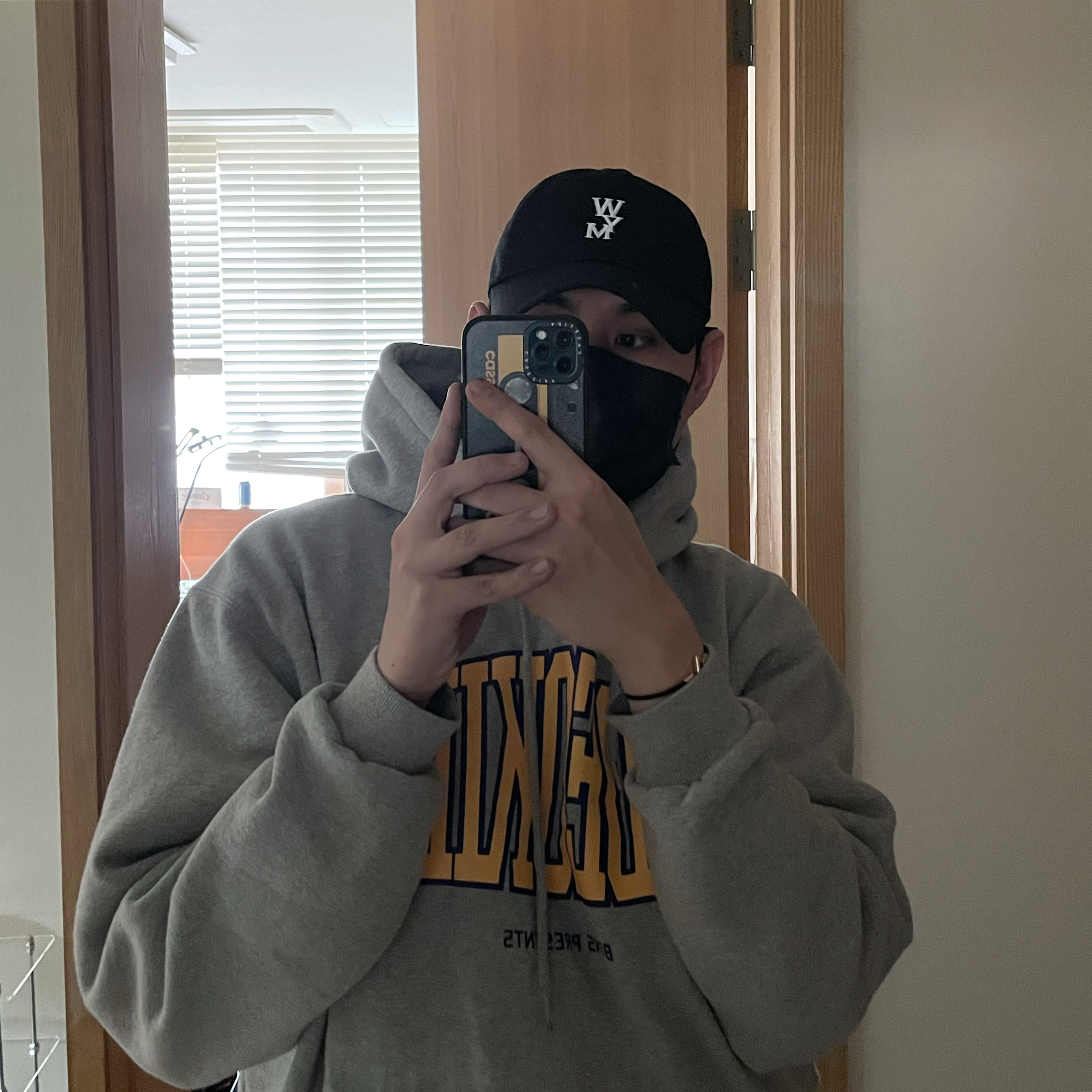 Wooyoungmi White Logo Ball Cap Black, BDNS Videokids Hoodie Grey 착용 스타일