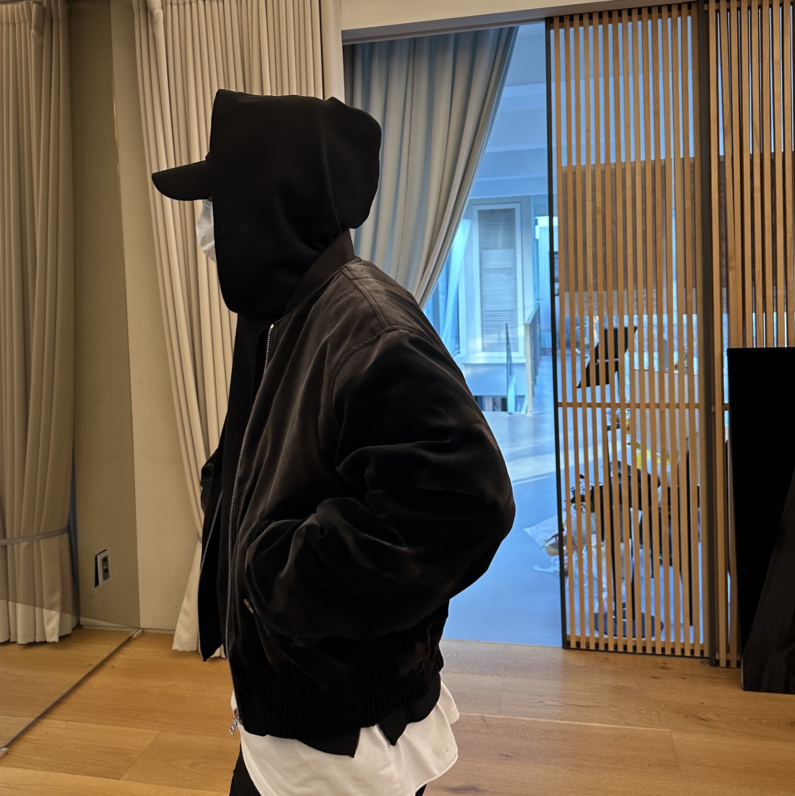 Rick Owens Geobasket Full Grain Calf Leather Strobe Sneakers Black Milk White 착용 스타일 - 2