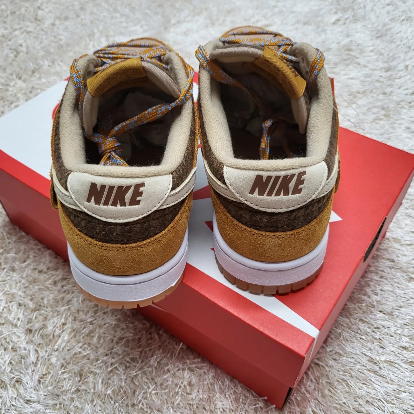 Nike Dunk Low SE Praline Desert Ochre 착용 스타일 - 2