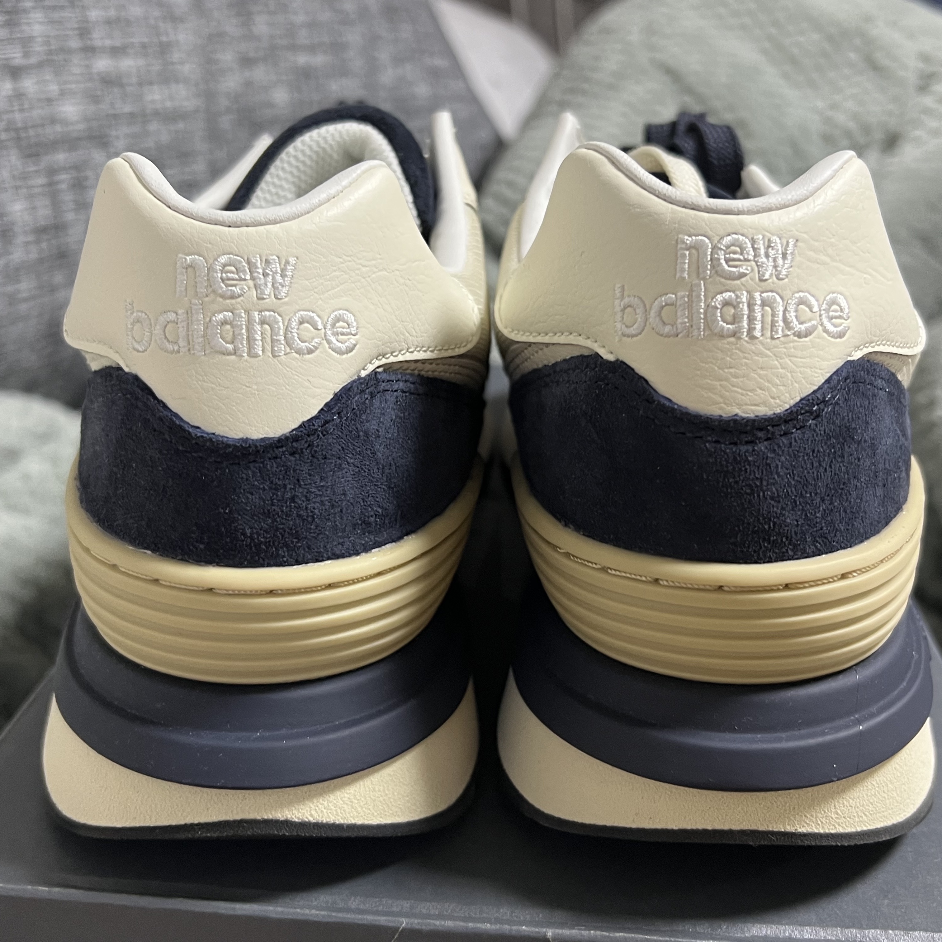 New Balance 574 Legacy Navy Blue 착용 스타일 - 3