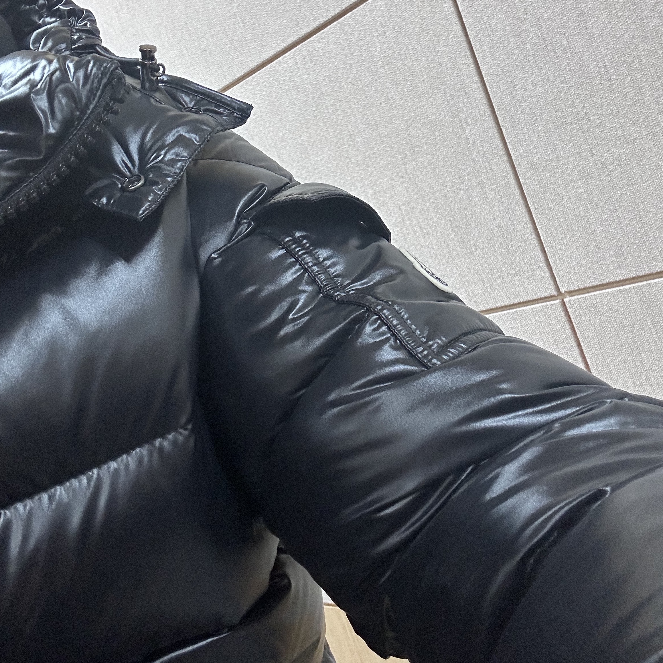 Moncler Maya Short Down Jacket Black - 22FW 착용 스타일