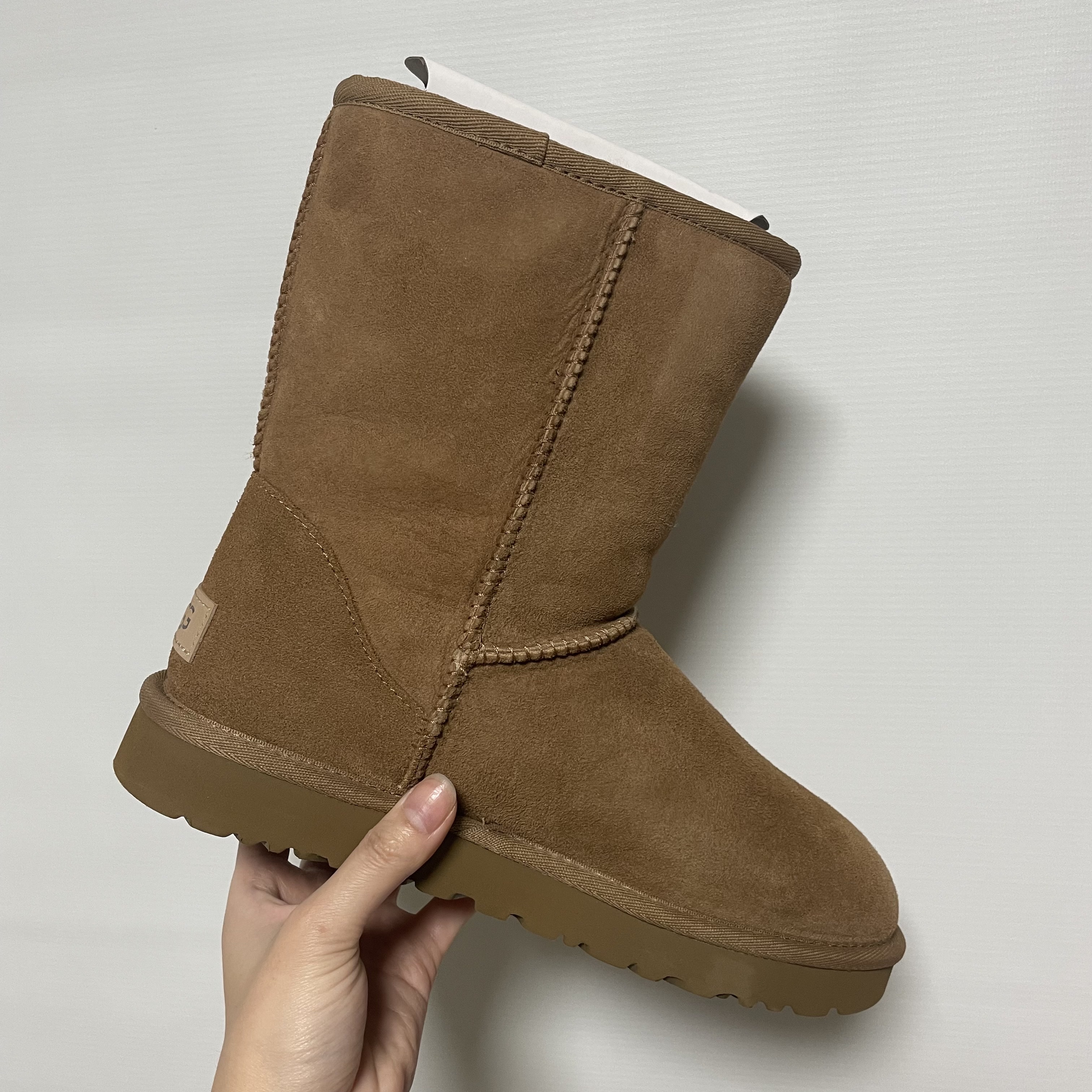 (W) UGG Classic Short II Boots Chestnut 착용 스타일 - 2