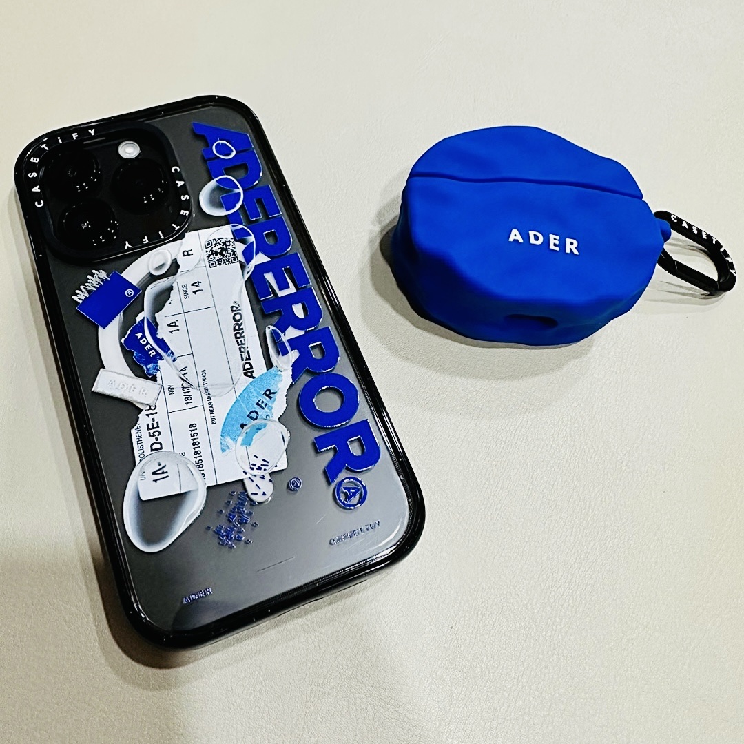 Casetify x Ader Error iPhone Sticker Magsafe Case Clear, Casetify x Ader Error Wavy Collectable AirPods Pro 1st/2nd gen Case Blue 착용 스타일