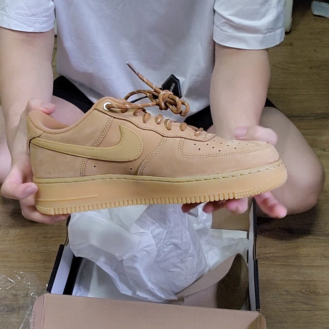 Nike Air Force 1 '07 WB Flax 착용 스타일
