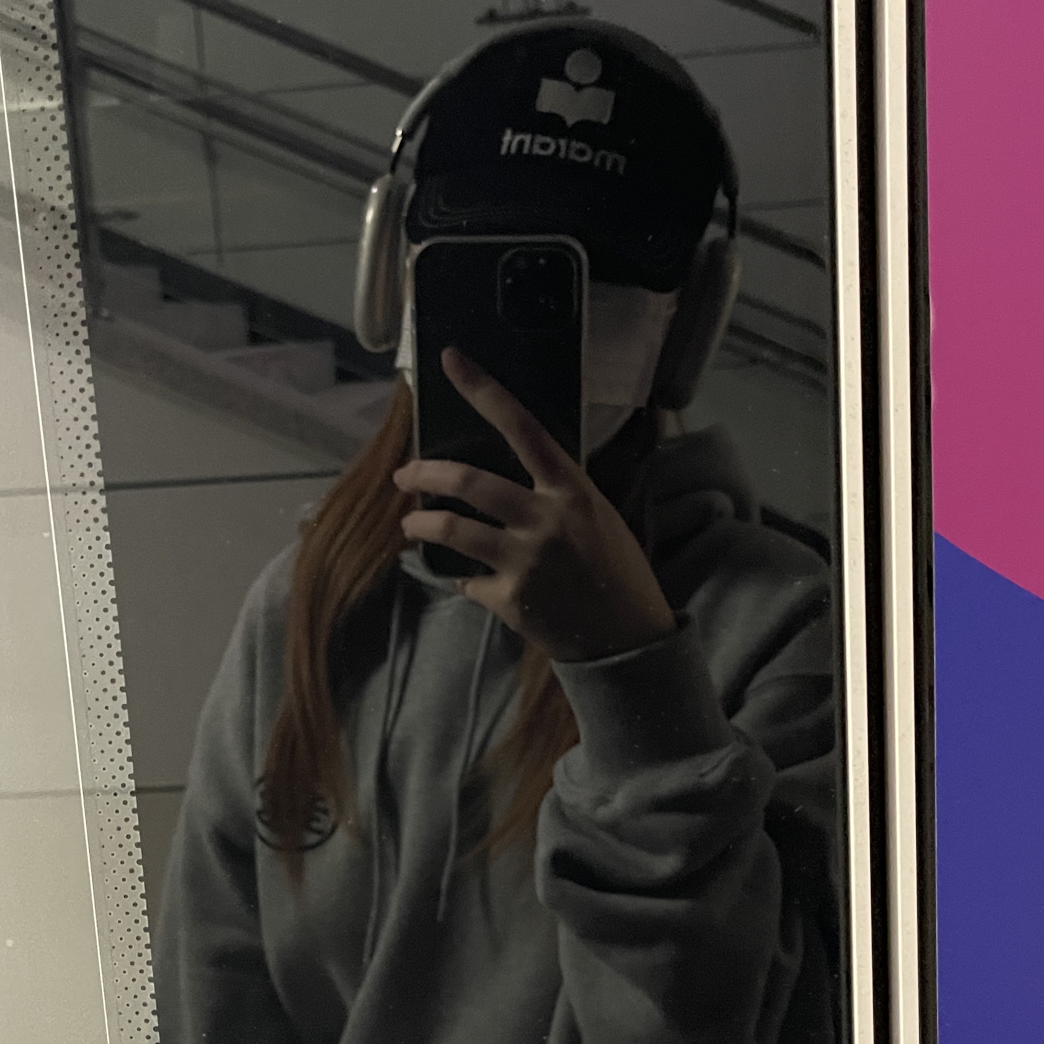 Isabel Marant Tyronh Cap Black - 21FW, Dada Logo Hoodie Grey 착용 스타일 - 3