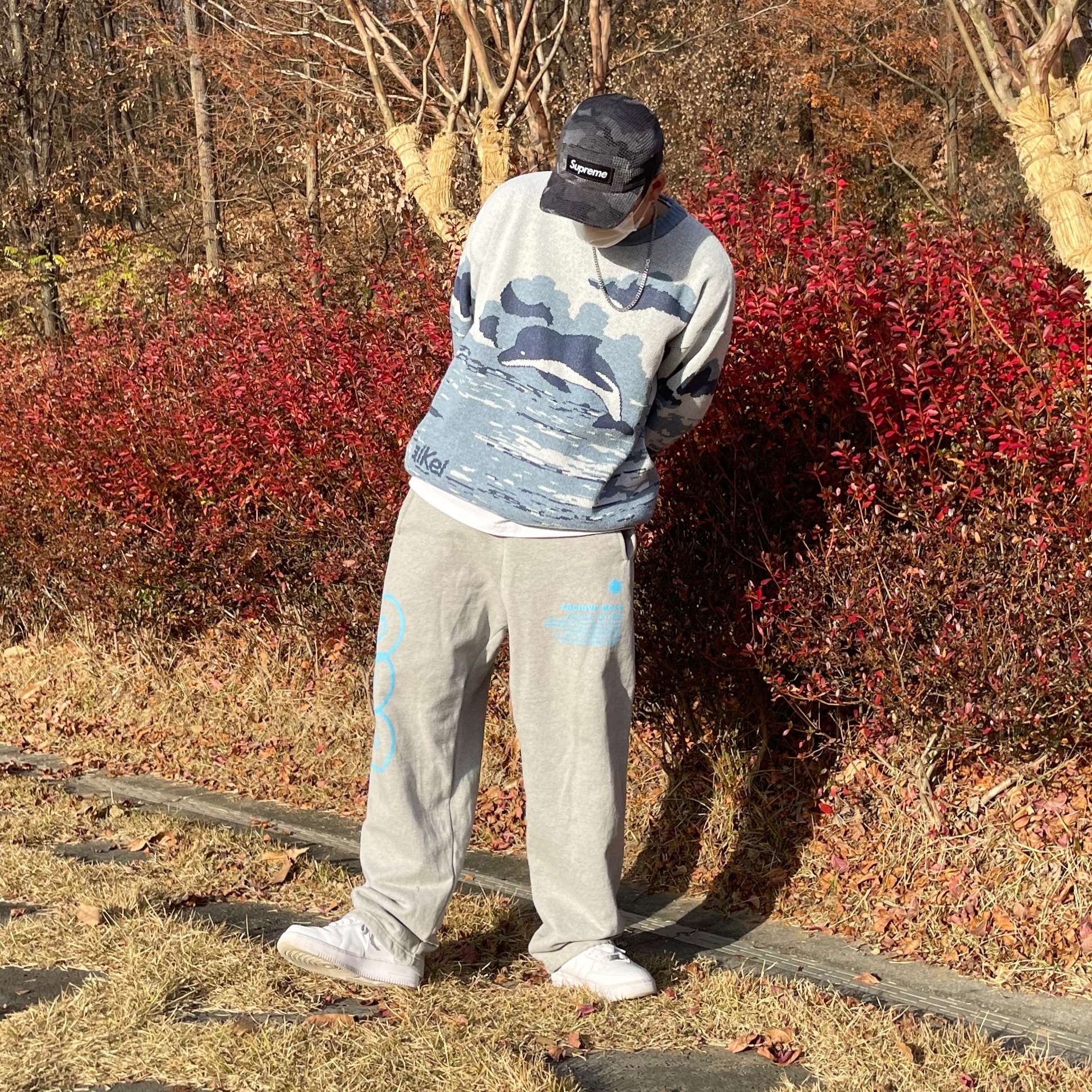 Supreme Camo Grid Velvet Camp Cap Black Camo - 22FW, Nike Air Force 1 '07 Low White 착용 스타일 - 1