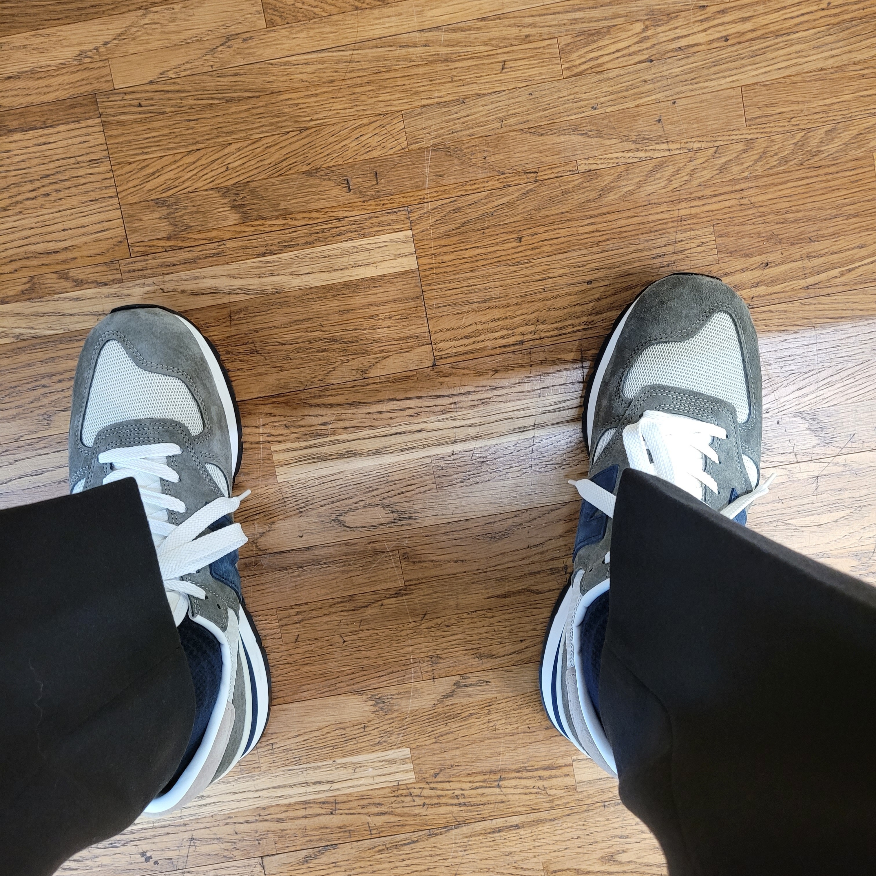 New Balance 990v1 Made in USA Olive 착용 스타일 - 4