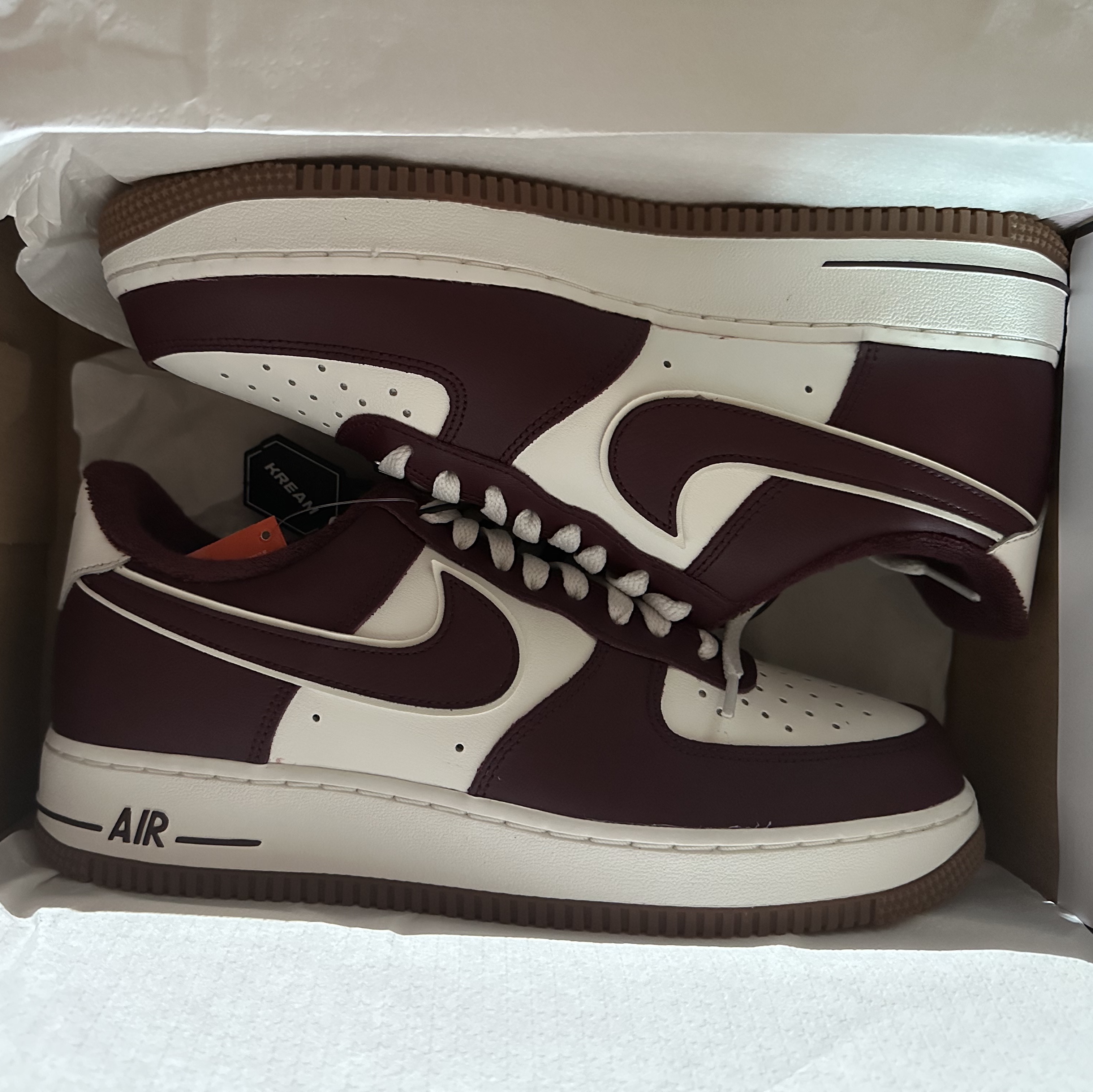 Nike Air Force 1 '07 LV8 Night Maroon 착용 스타일 - 3