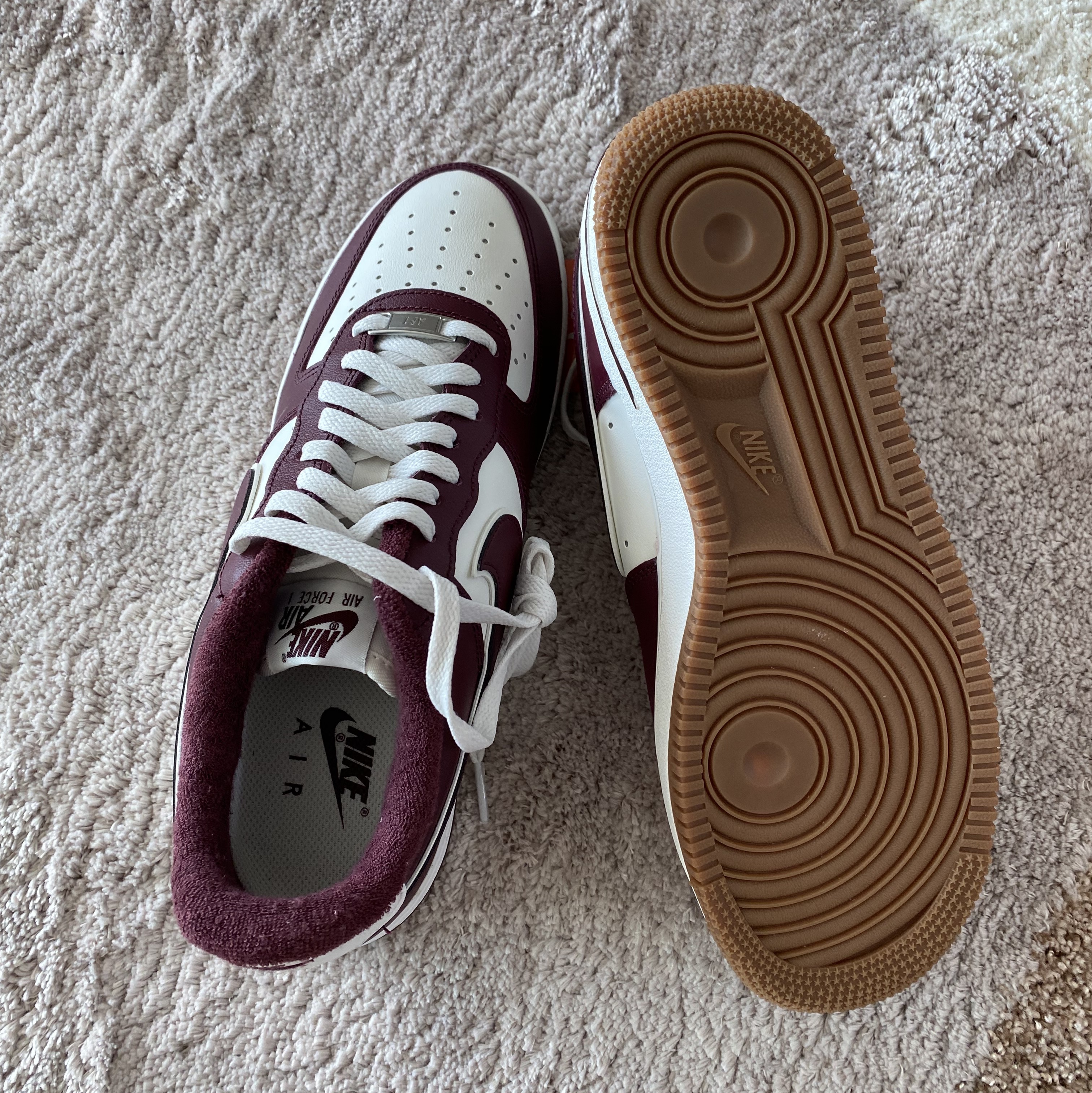 Nike Air Force 1 '07 LV8 Night Maroon 착용 스타일 - 5