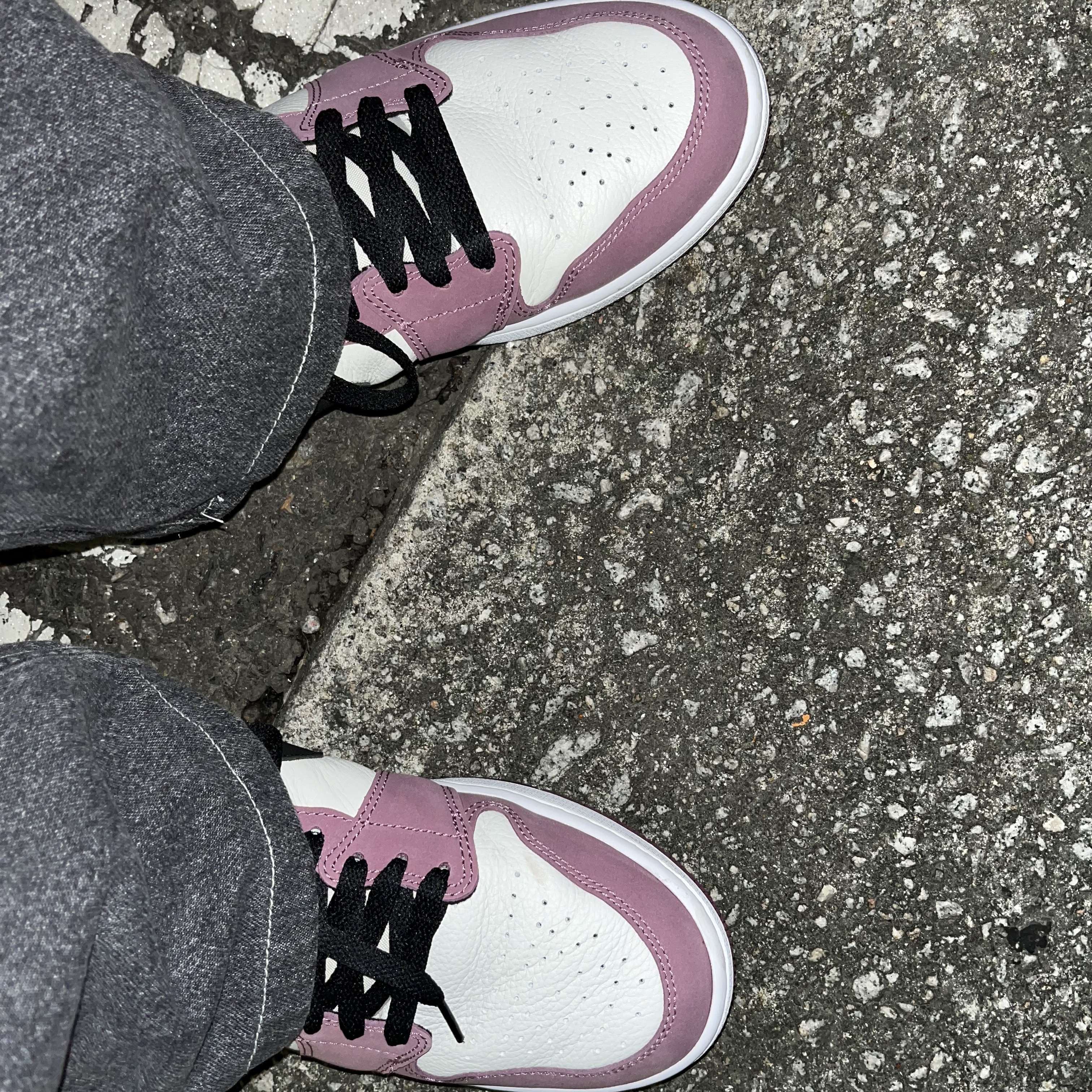 (W) Jordan 1 Mid SE Light Mulberry 착용 스타일 - 2