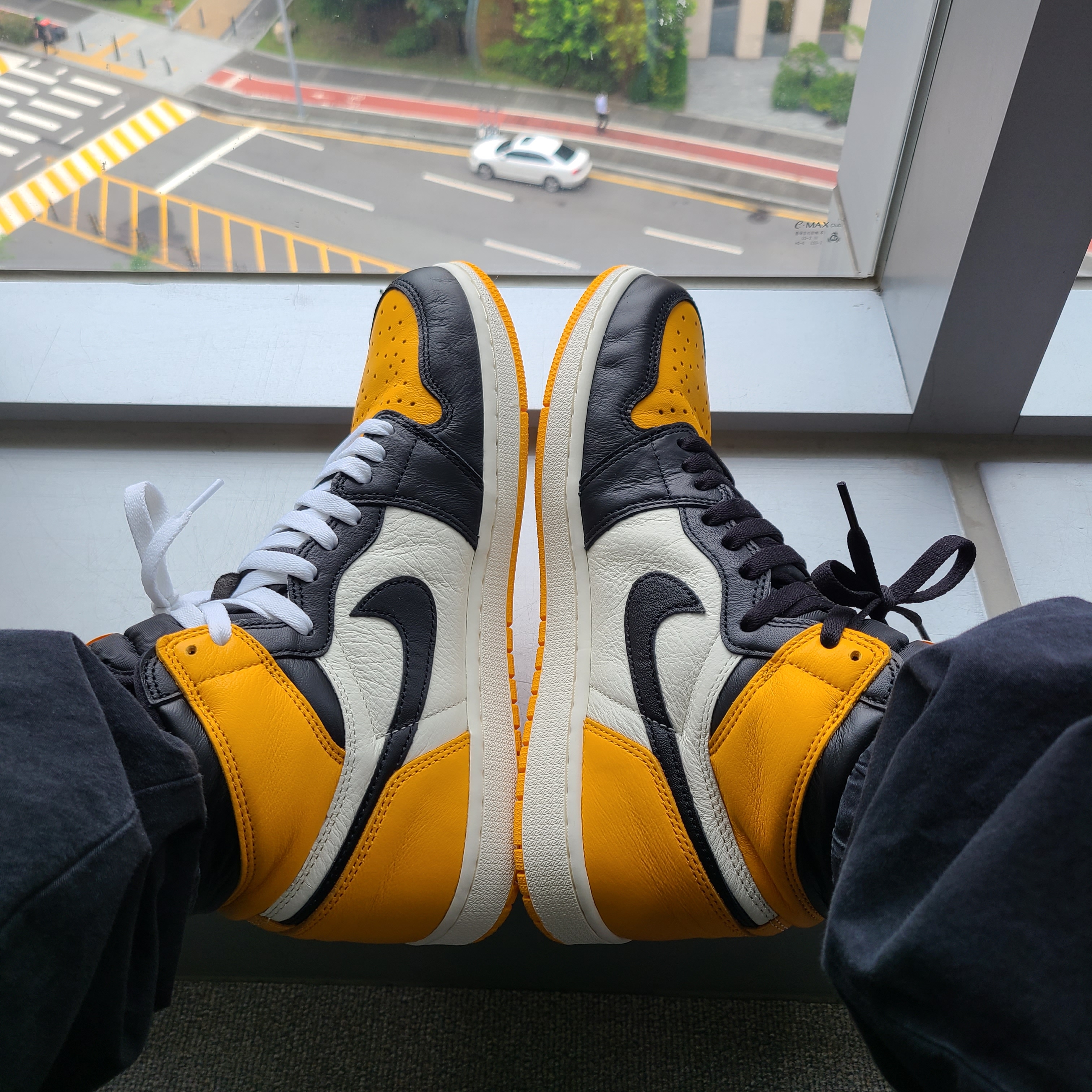 Jordan 1 Retro High OG Taxi 착용 스타일 - 1