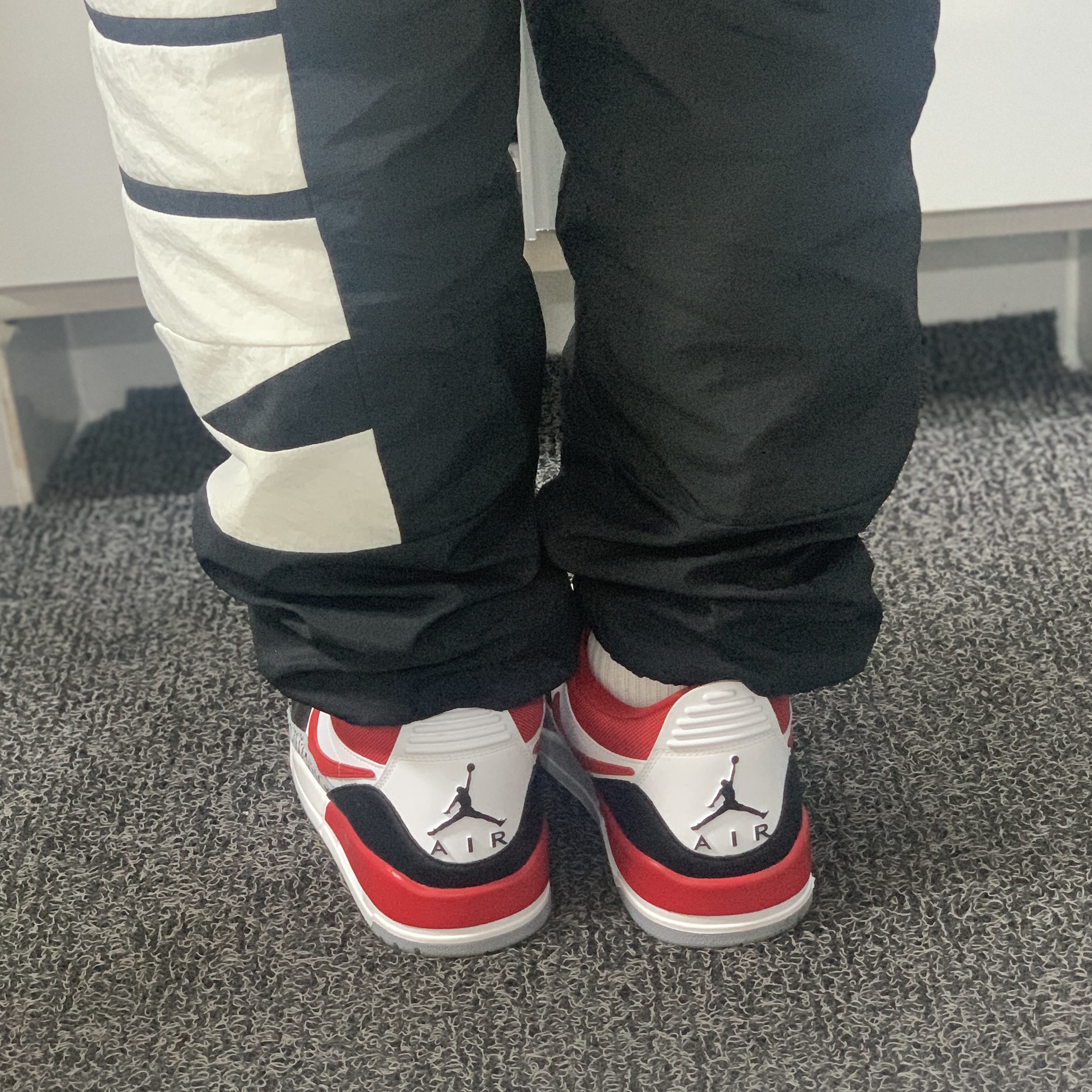 Jordan Legacy 312 Low Fire Red 착용 스타일 - 3