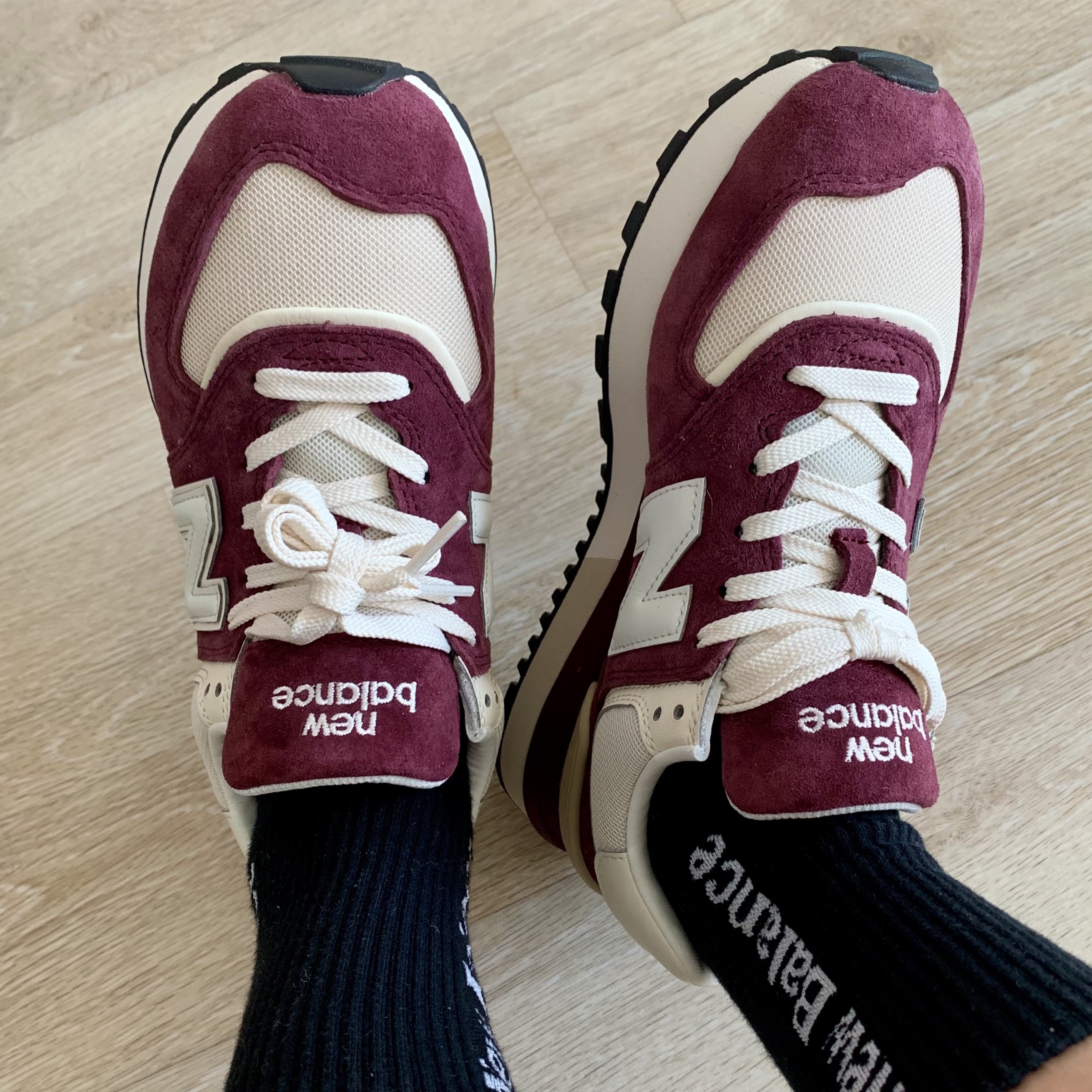 New Balance 574 Legacy Burgundy Angora 착용 스타일