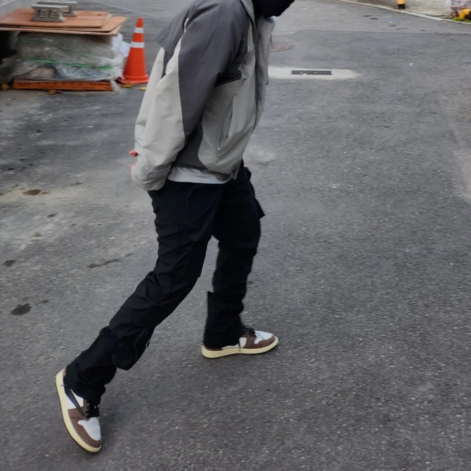 Jordan 1 x Travis Scott Retro High OG SP Mocha, Undermycar Bucky Multi Pocket Dynamic Pants Rookie Black - 22SS 착용 스타일 - 2
