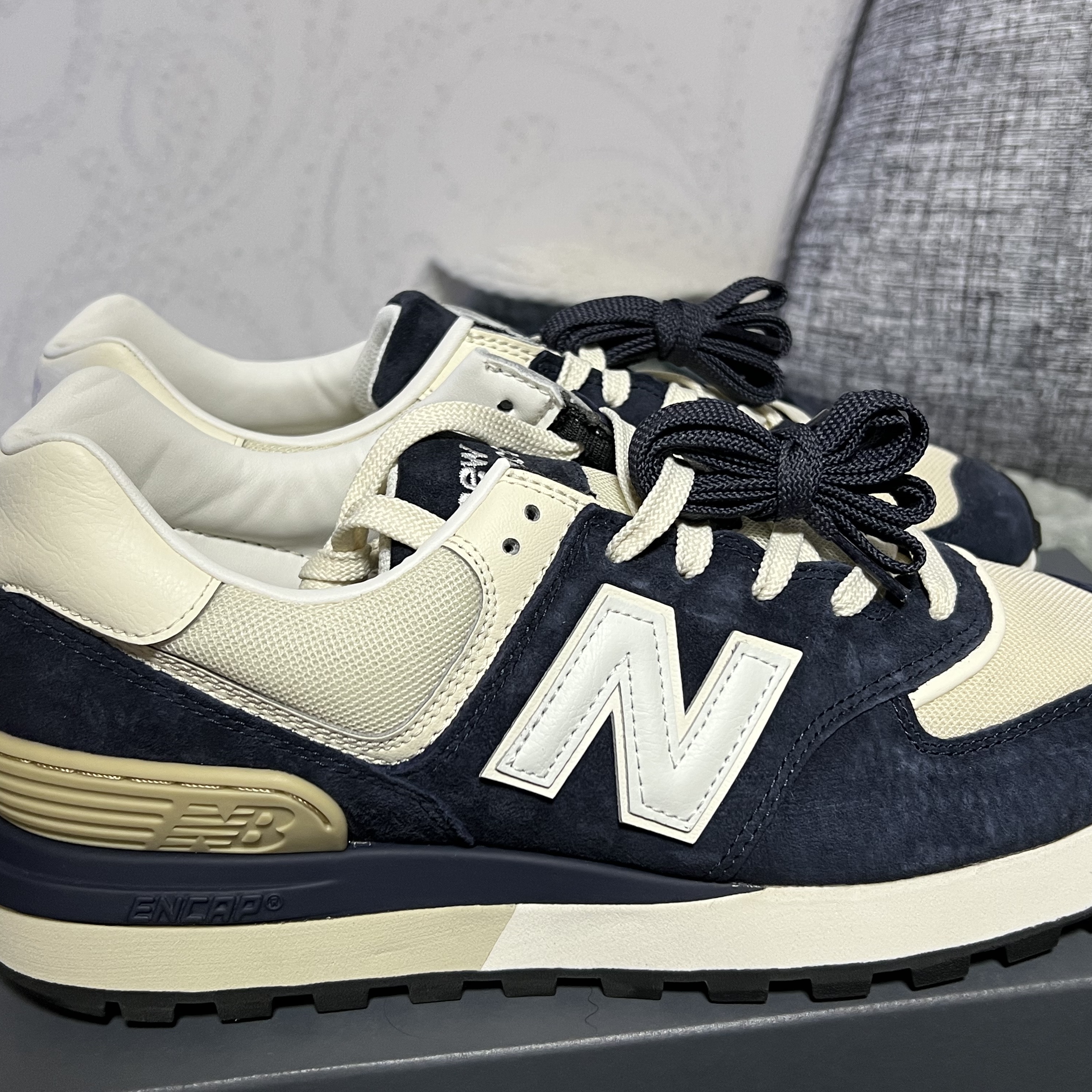 New Balance 574 Legacy Navy Blue 착용 스타일 - 2