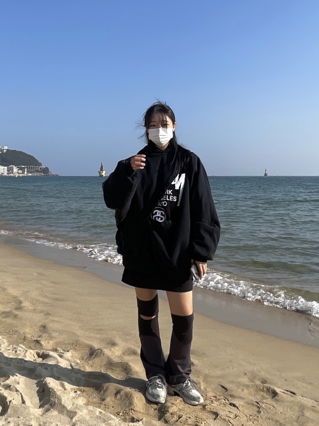 Nonnod x Shinsegae BAYC #8446 2-Piece Cropped Hoodie Washed Black, Asics x I4P Gel-1130 Glacier Grey Mink 착용 스타일 - 2