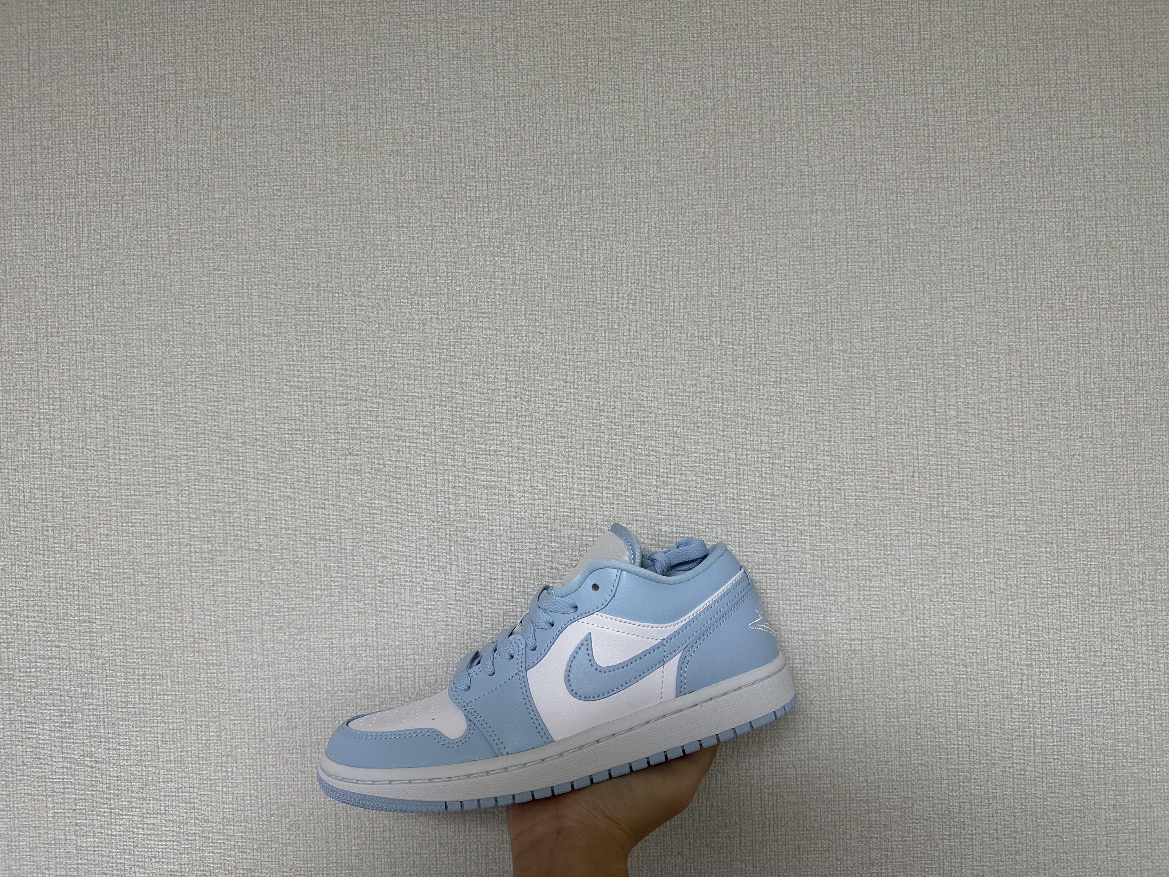 (W) Jordan 1 Low White Ice Blue, Nike Dunk High Retro Blue Chill 착용 스타일 - 2