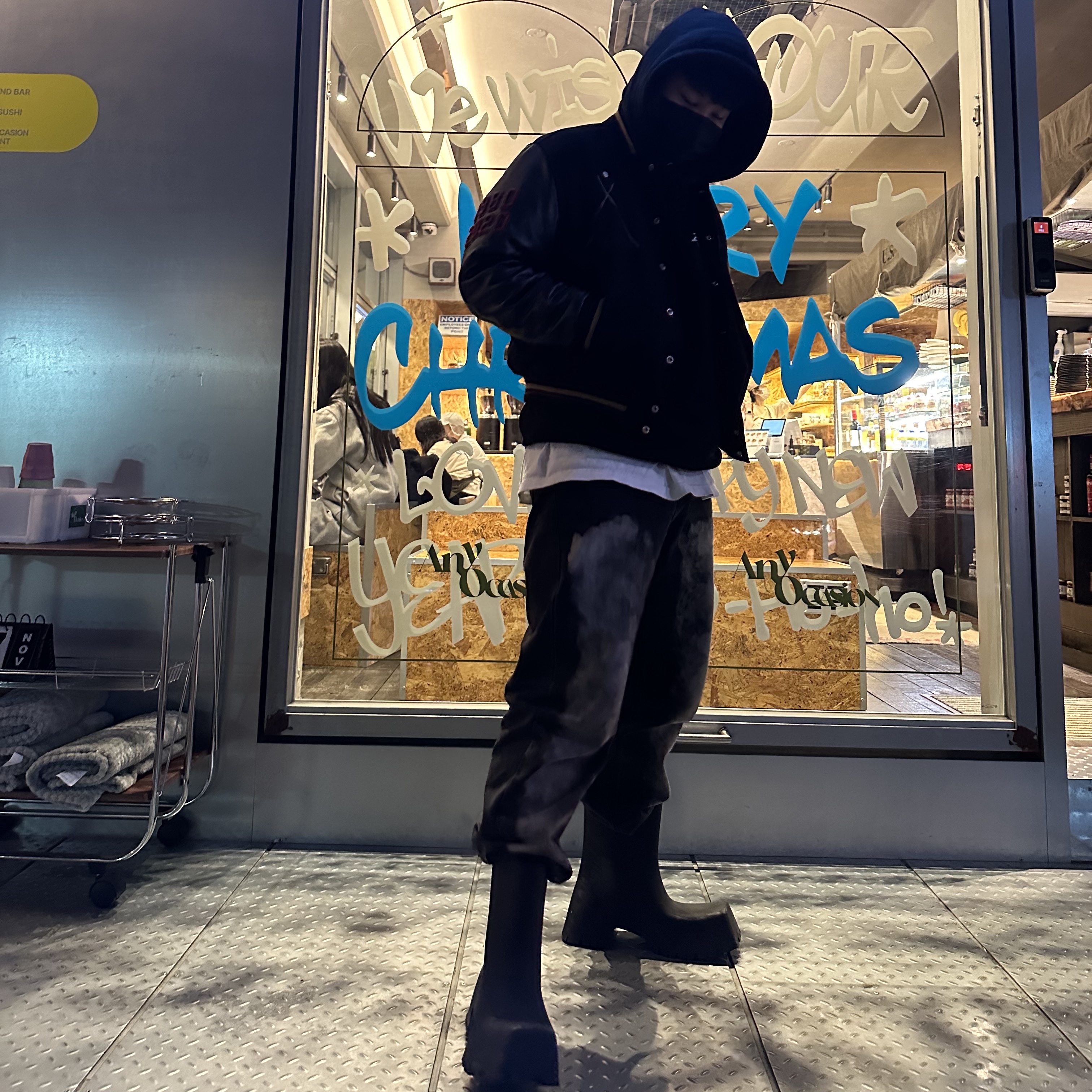 Stussy 40th Anniversary IST Jacket (Seoul), Balenciaga Trooper Rubber Boot Black 착용 스타일