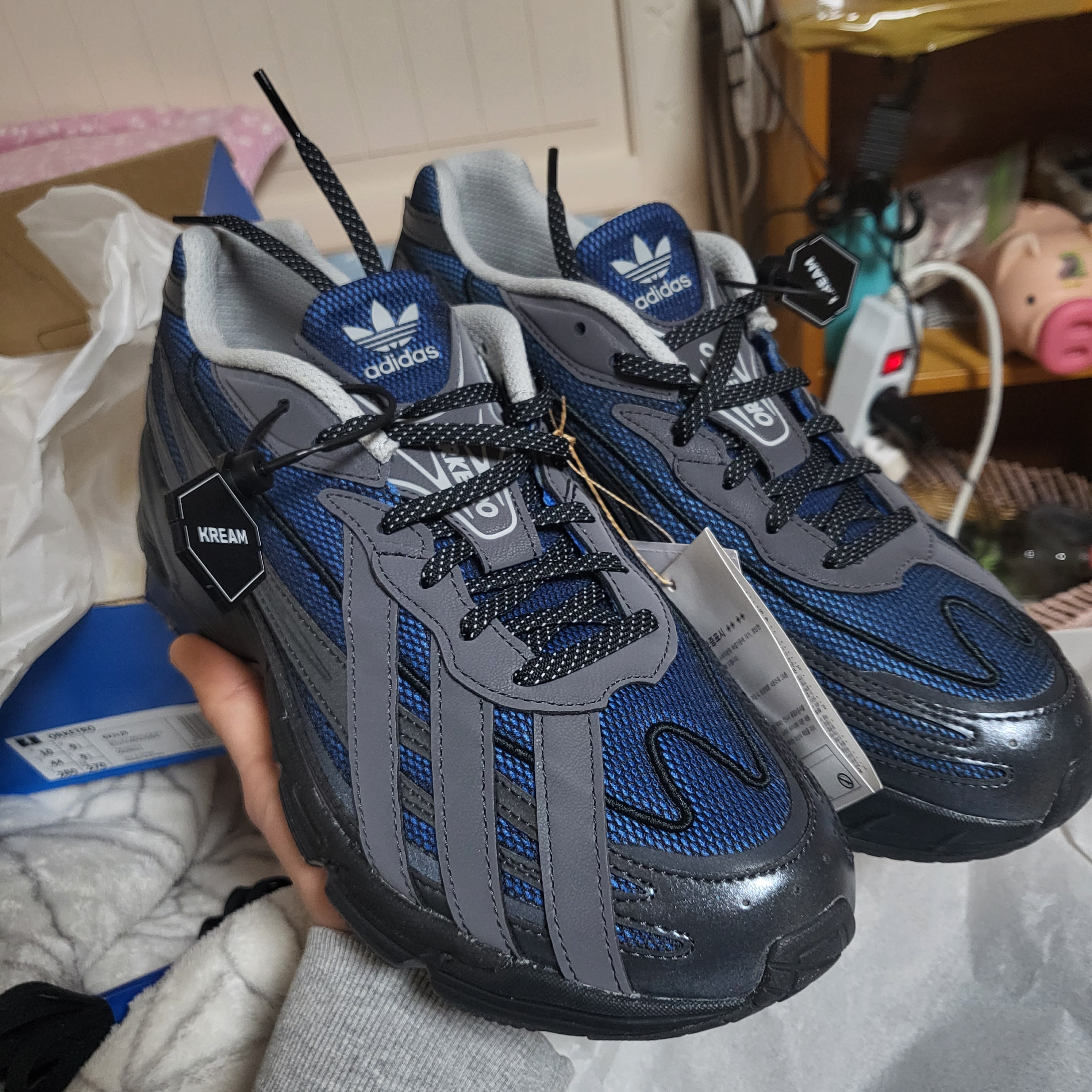 Adidas Orketro Bright Blue Carbon Black 착용 스타일 - 2
