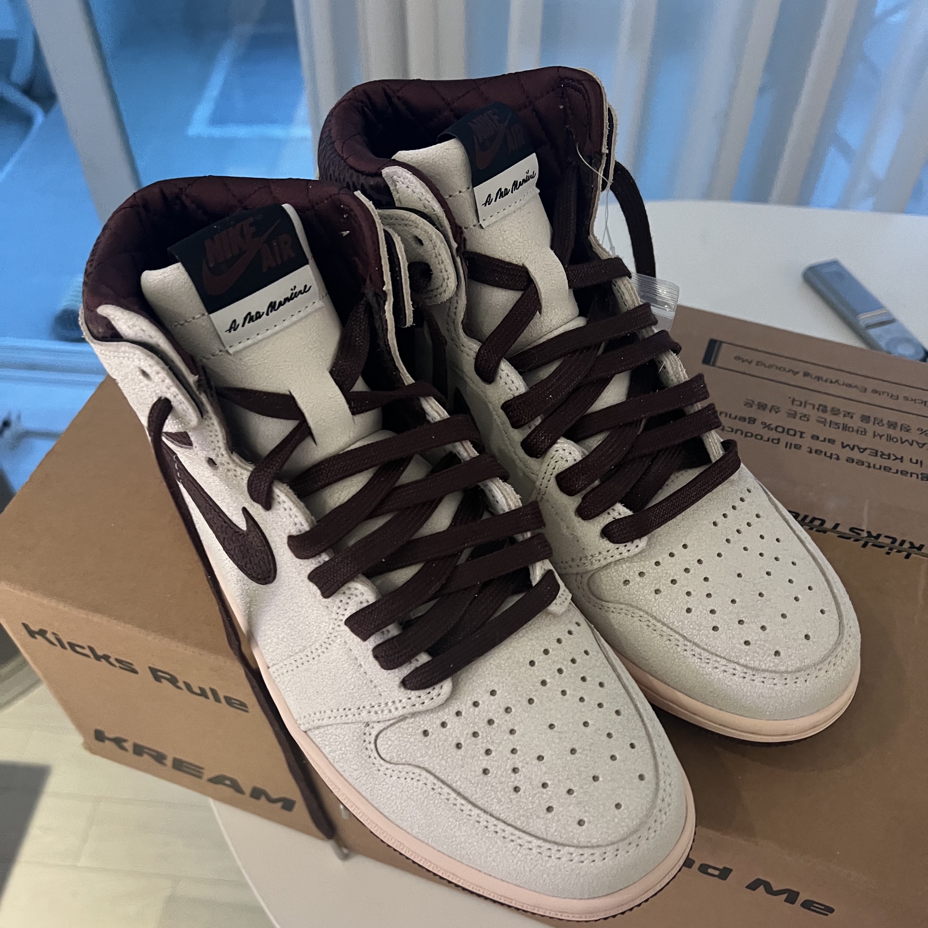Nike x Billie Eilish NRG Fleece Pants Mushroom - Asia, Jordan 1 x A Ma Maniere Retro High OG SP Sail and Burgundy 착용 스타일 - 3