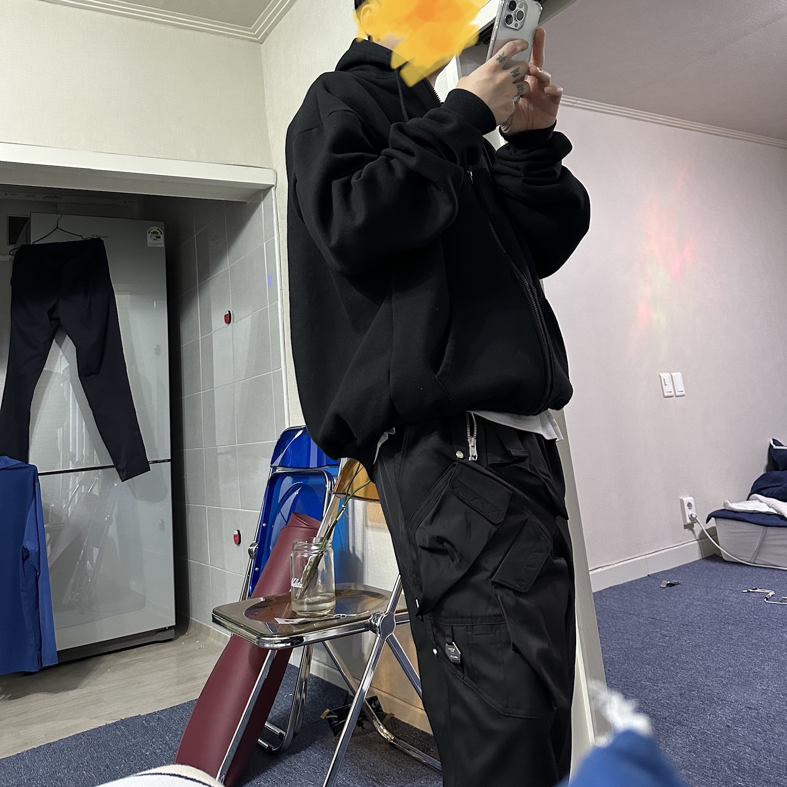 Undermycar x Ohhyunseog Boltume.5 Hardware Cargo Pocket Wide Pants Turbo Black - 22FW 착용 스타일 - 1