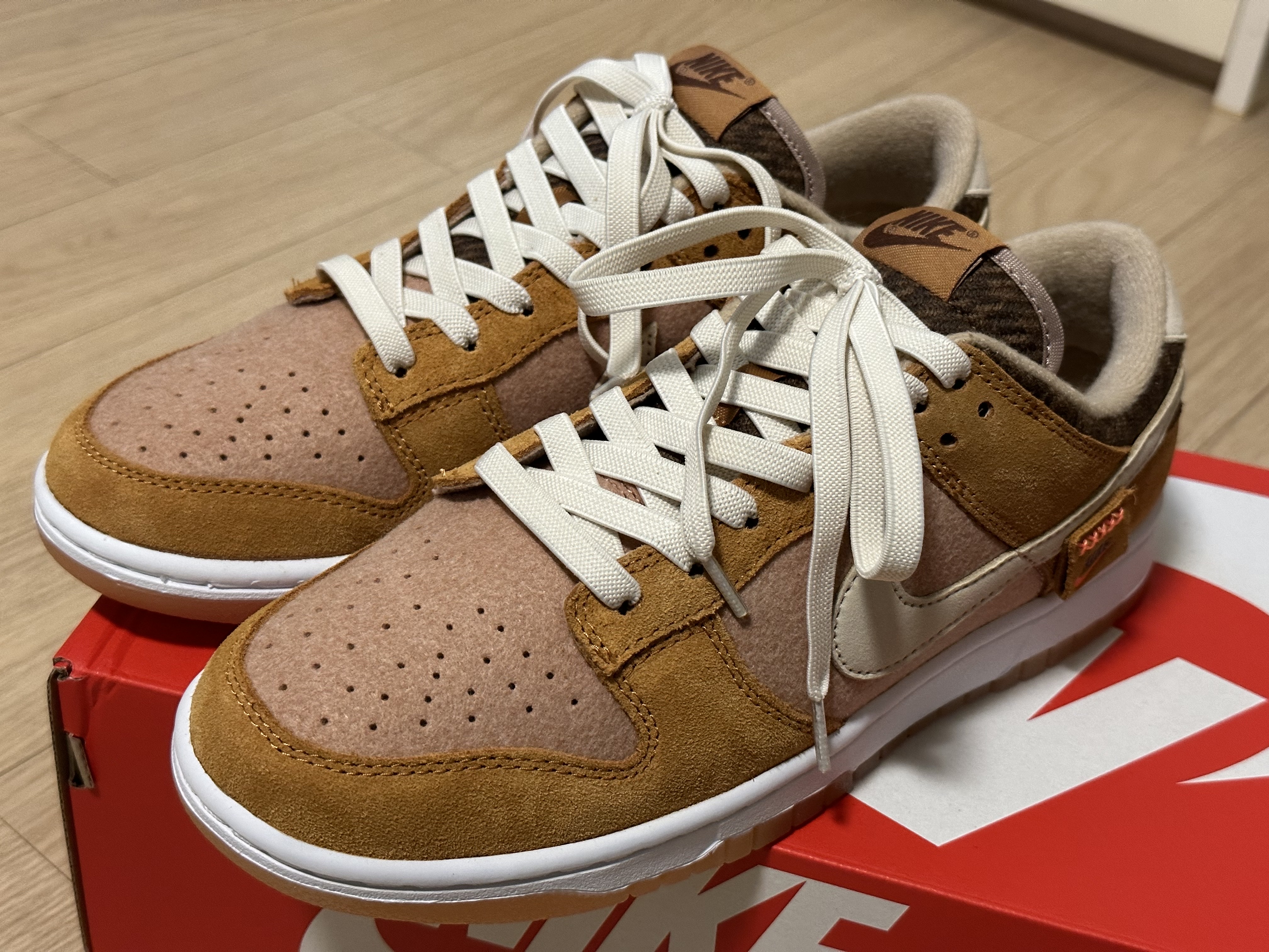 Nike Dunk Low SE Praline Desert Ochre 착용 스타일 - 1