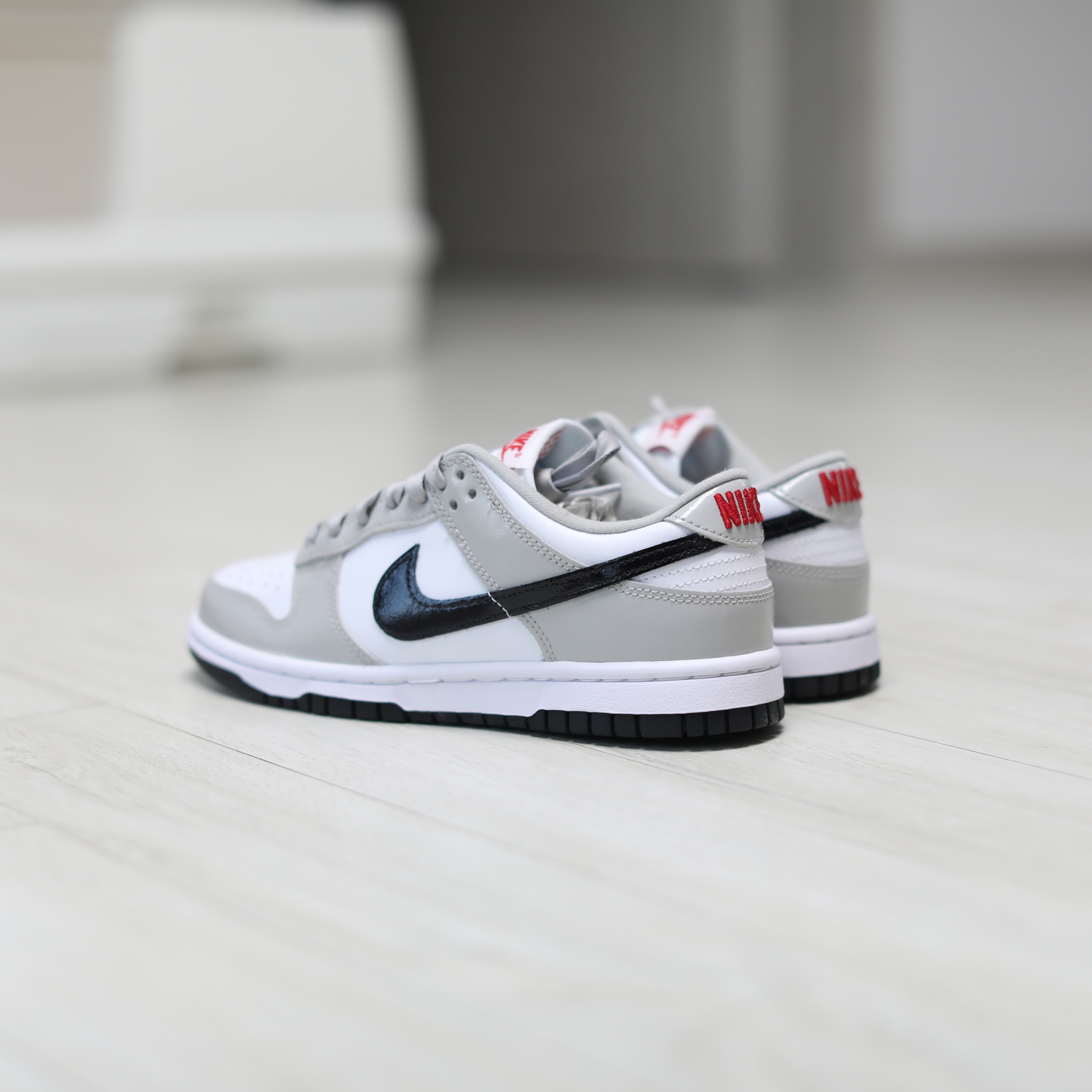 (W) Nike Dunk Low Essential Light Iron Ore Black 착용 스타일 - 2