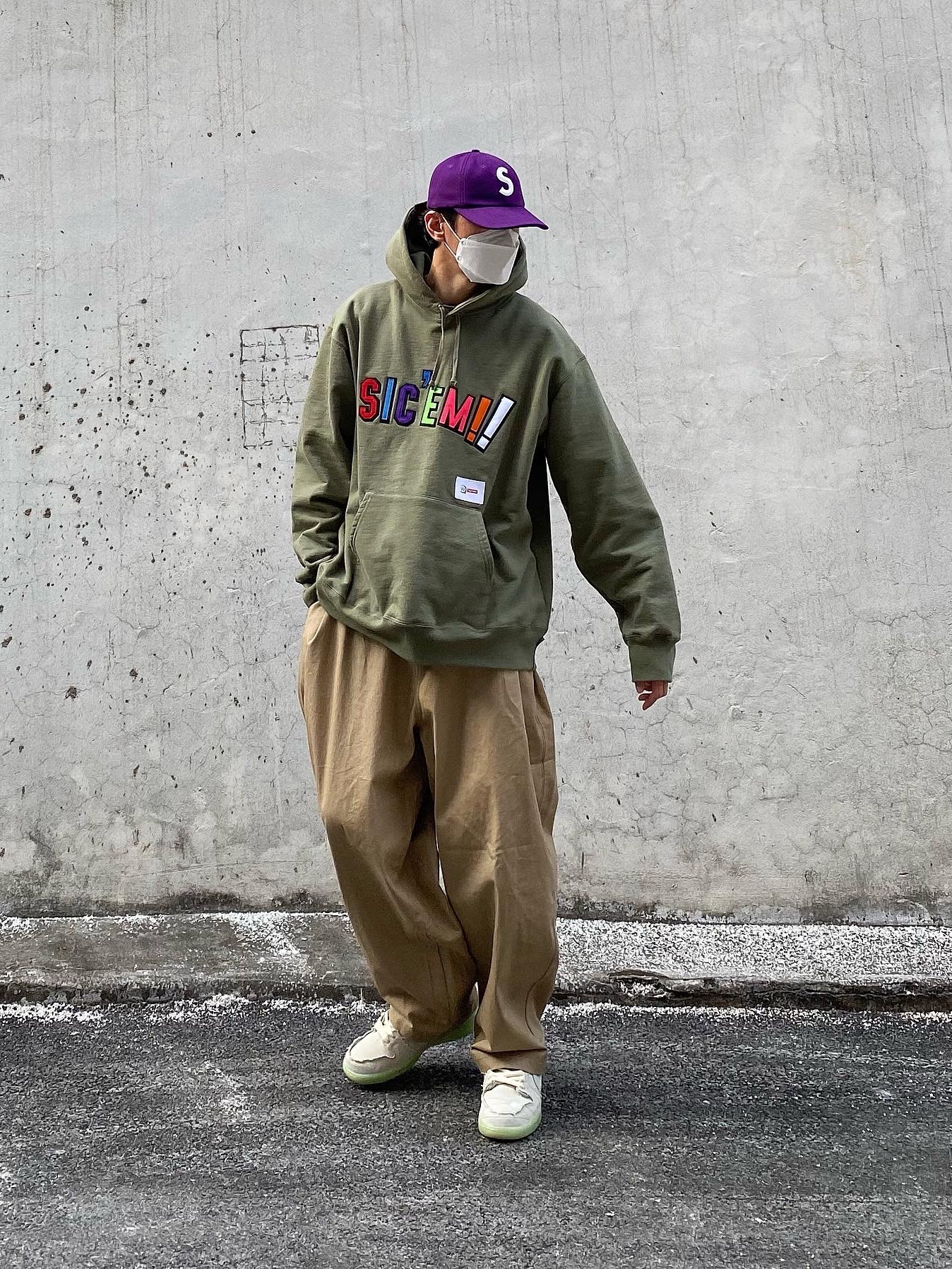 Supreme x WTAPS Sic'em! Hooded Sweatshirt Light Olive - 21FW, Nike SB Dunk Low Pro Premium Mummy 착용 스타일 - 1