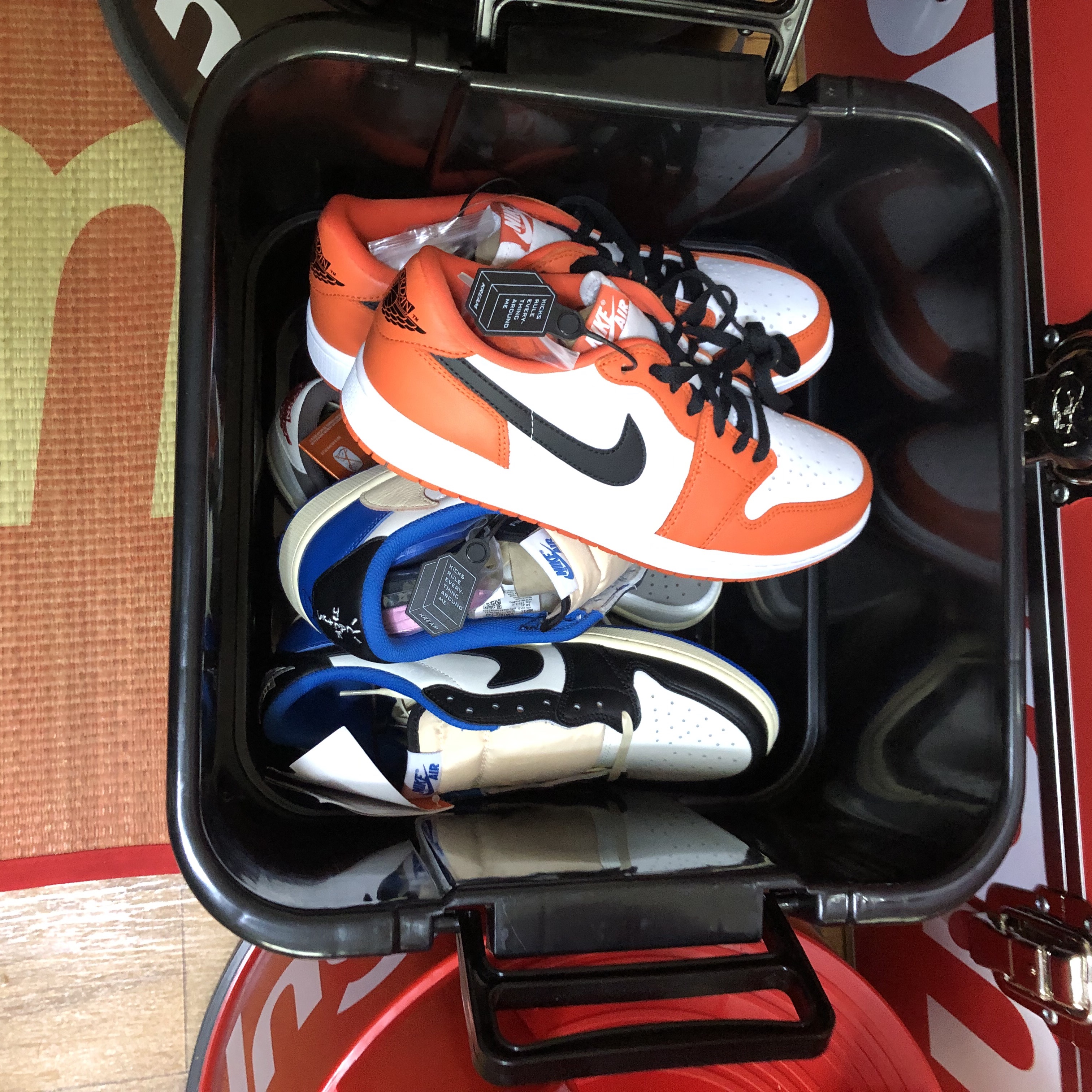 Jordan 1 x Travis Scott x Fragment Retro Low OG SP Military Blue, Jordan 1 x Travis Scott Retro Low OG SP Sail and Ridgerock 착용 스타일 - 2