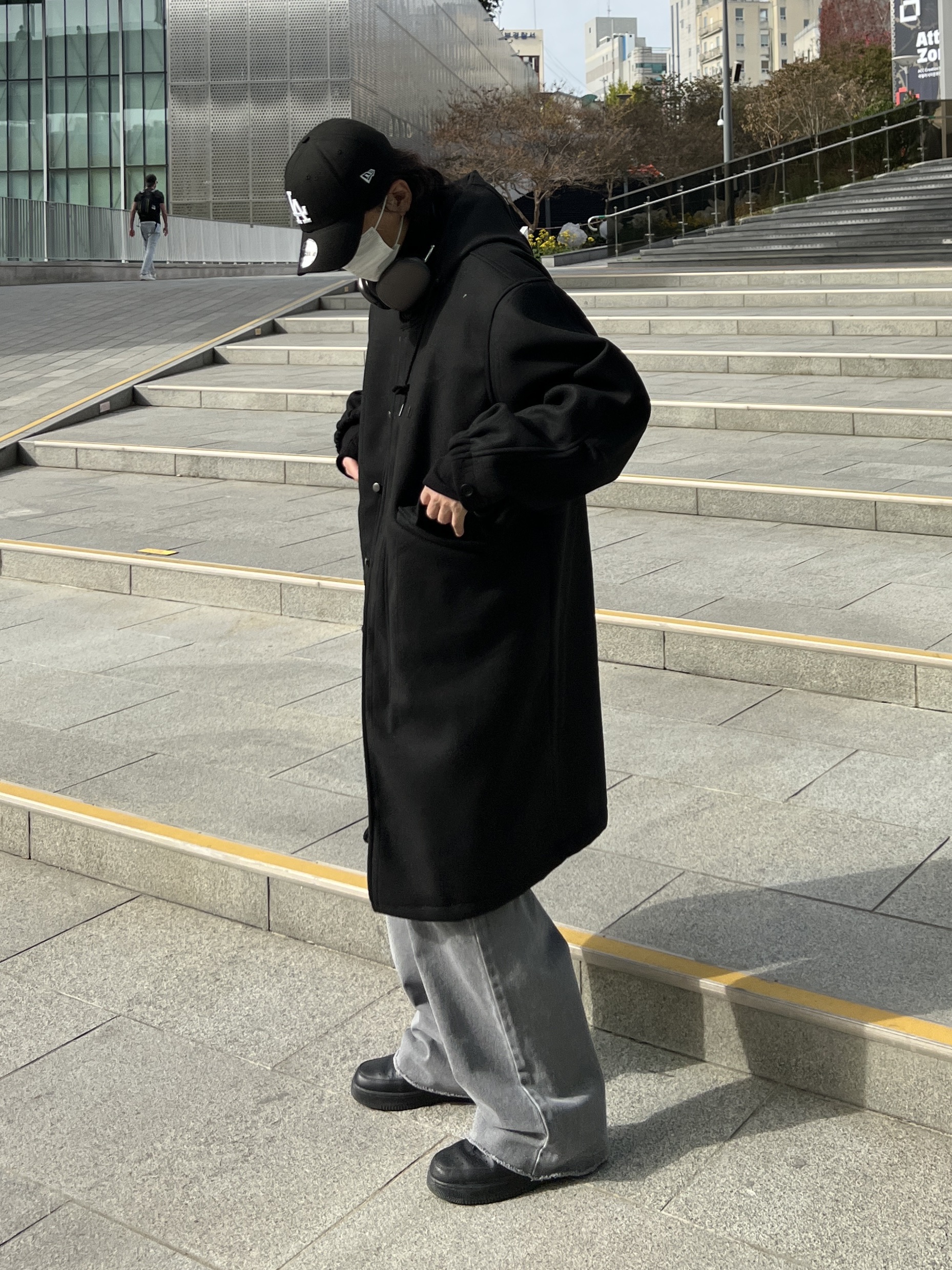 Apple AirPods Max Lightning Space Gray (Korean Ver.), Nike Air Force 1 '07 Low Triple Black 착용 스타일 - 1