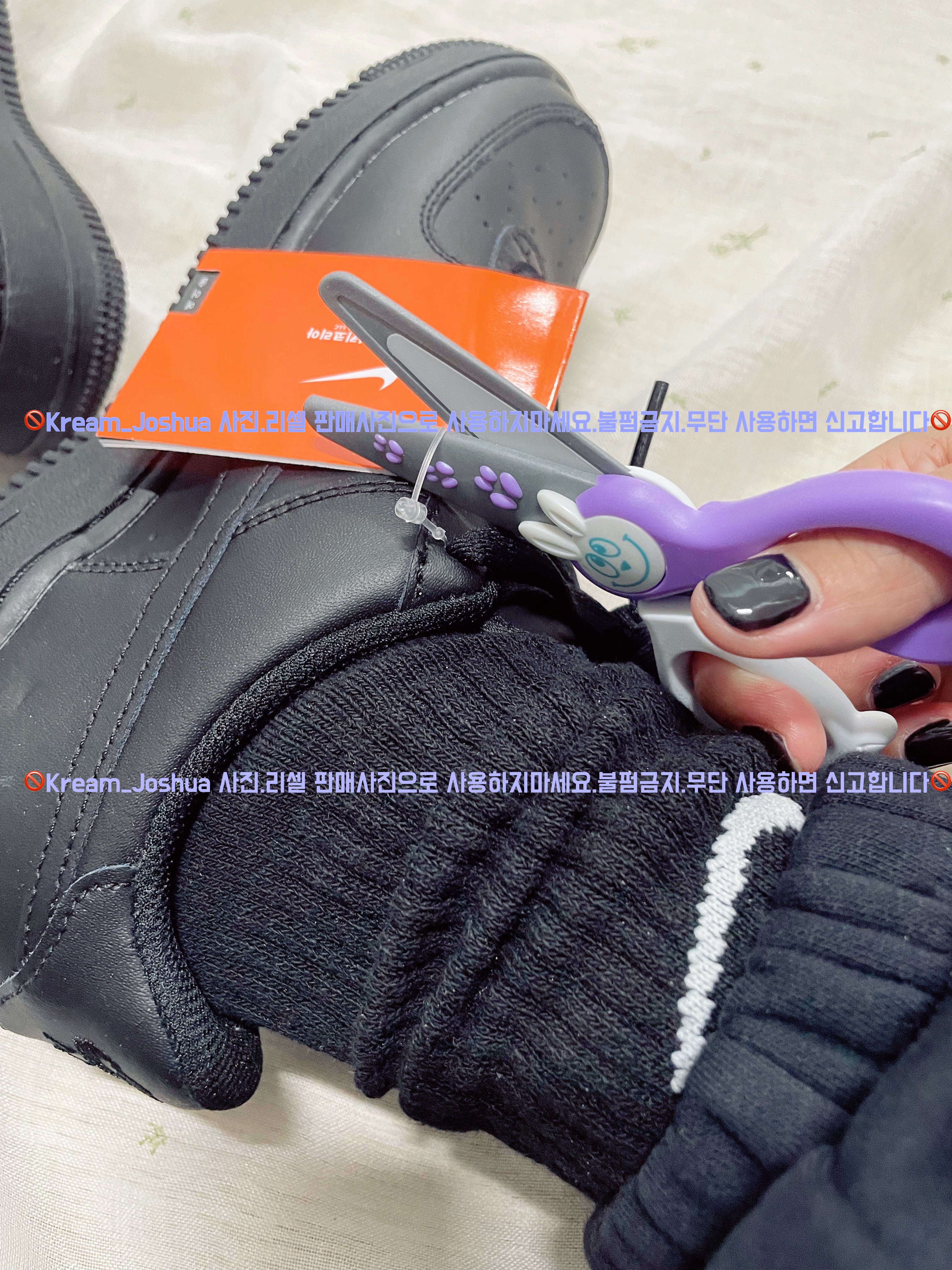 Nike Air Force 1 '07 Low Triple Black, (W) Nike Air Force 1 '07 Low Triple Black 착용 스타일 - 2