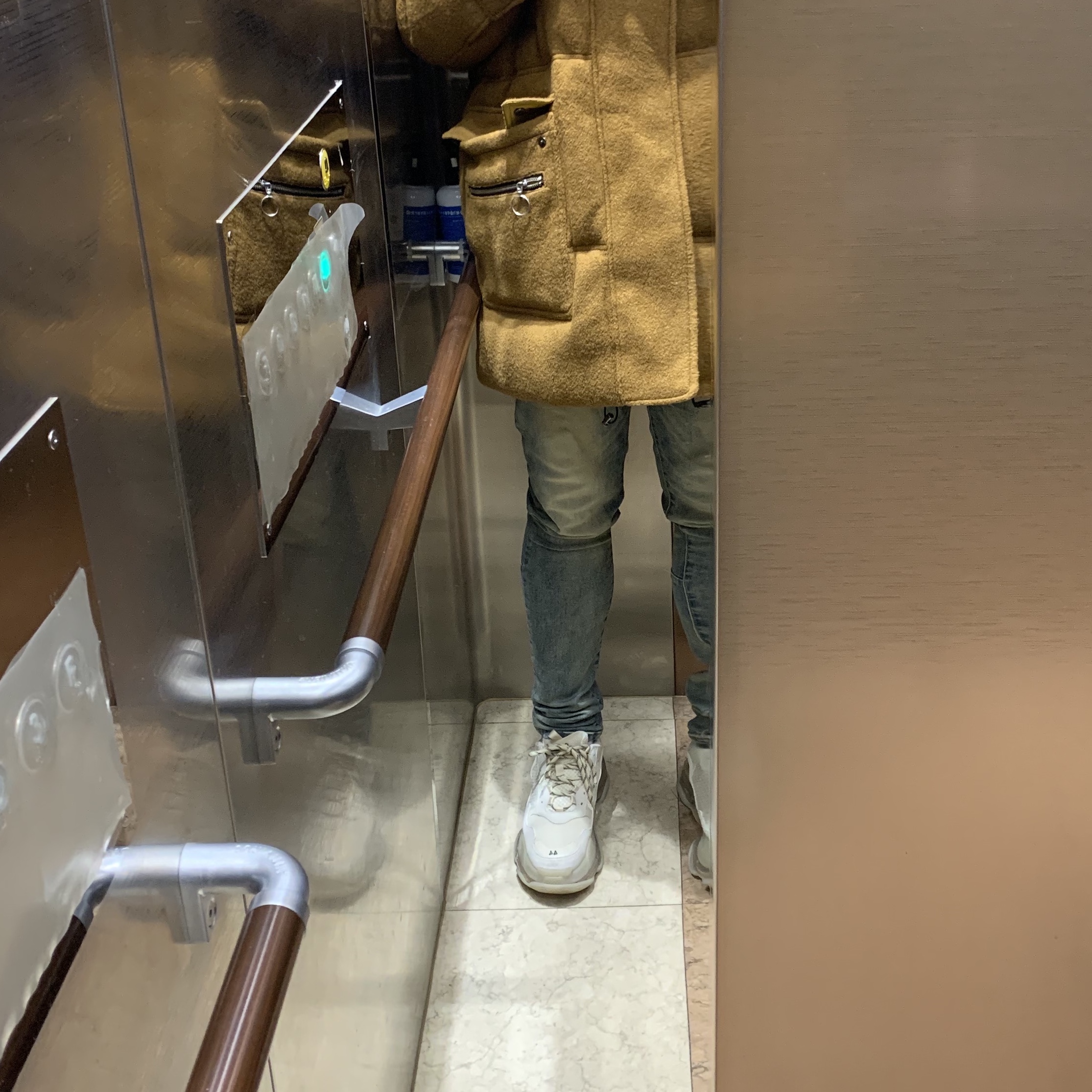Balenciaga Triple S Sneakers Clear Sole Light Beige 착용 스타일