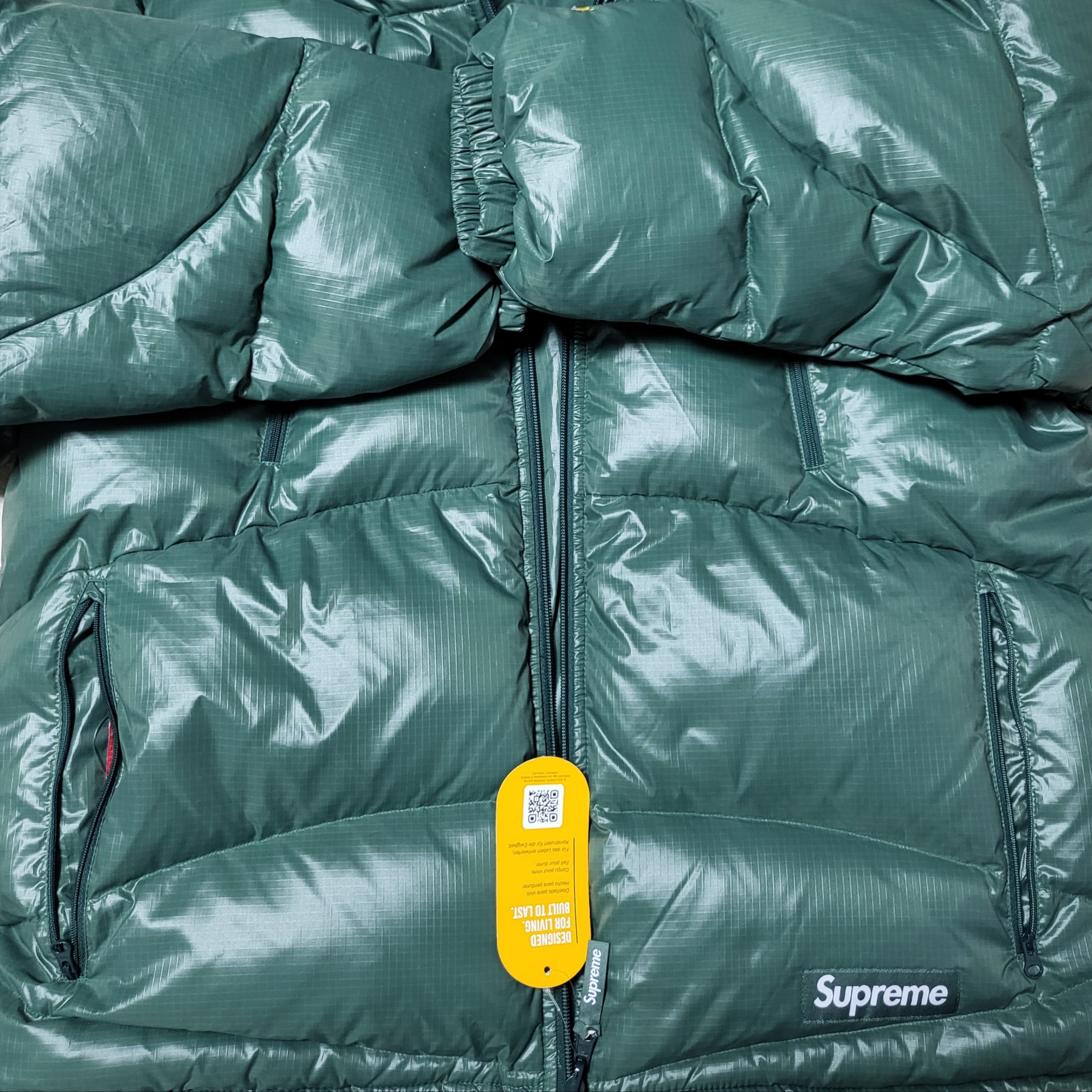Supreme Reversible Featherweight Down Puffer Jacket Black - 22FW 착용 스타일
