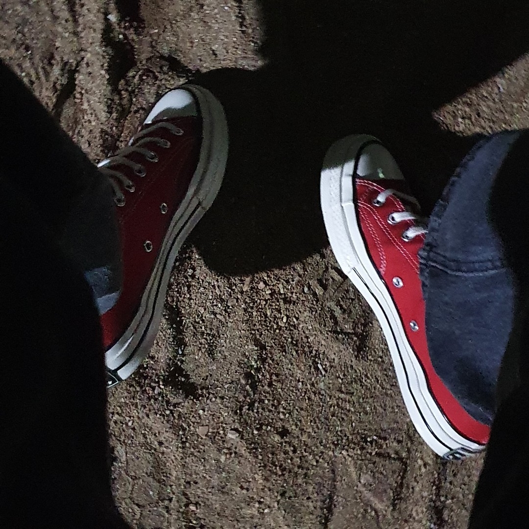 Converse Chuck 70 Ox Enamel Red, Nike Air Force 1 Mid QS University Red and Midnight Navy 착용 스타일 - 1