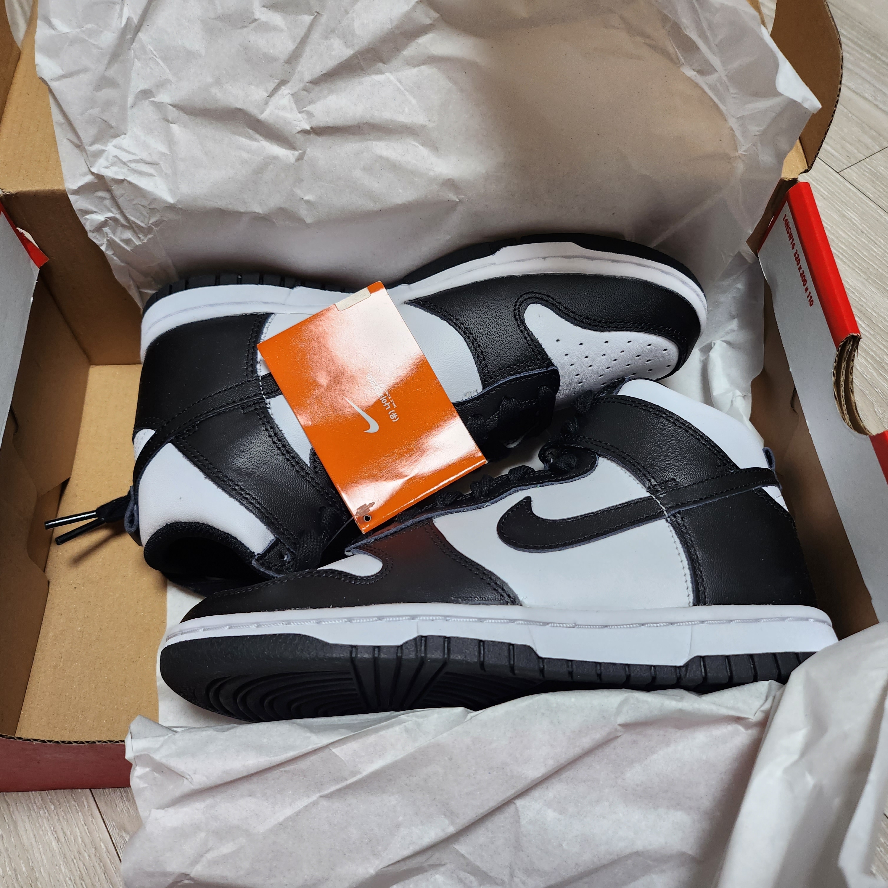 (W) Nike Dunk High Black and White 착용 스타일
