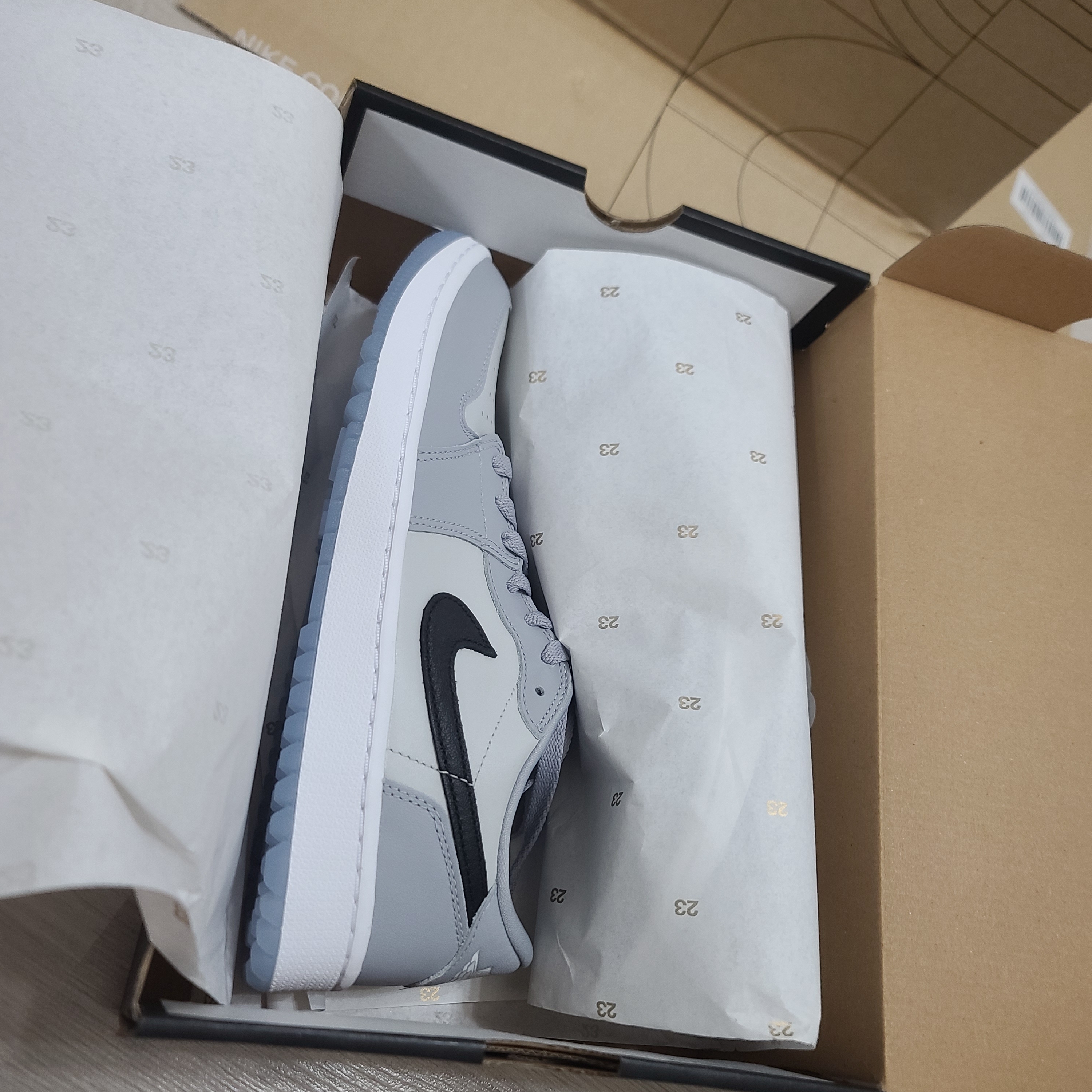 Jordan 1 Low Golf Wolf Grey 착용 스타일 - 1