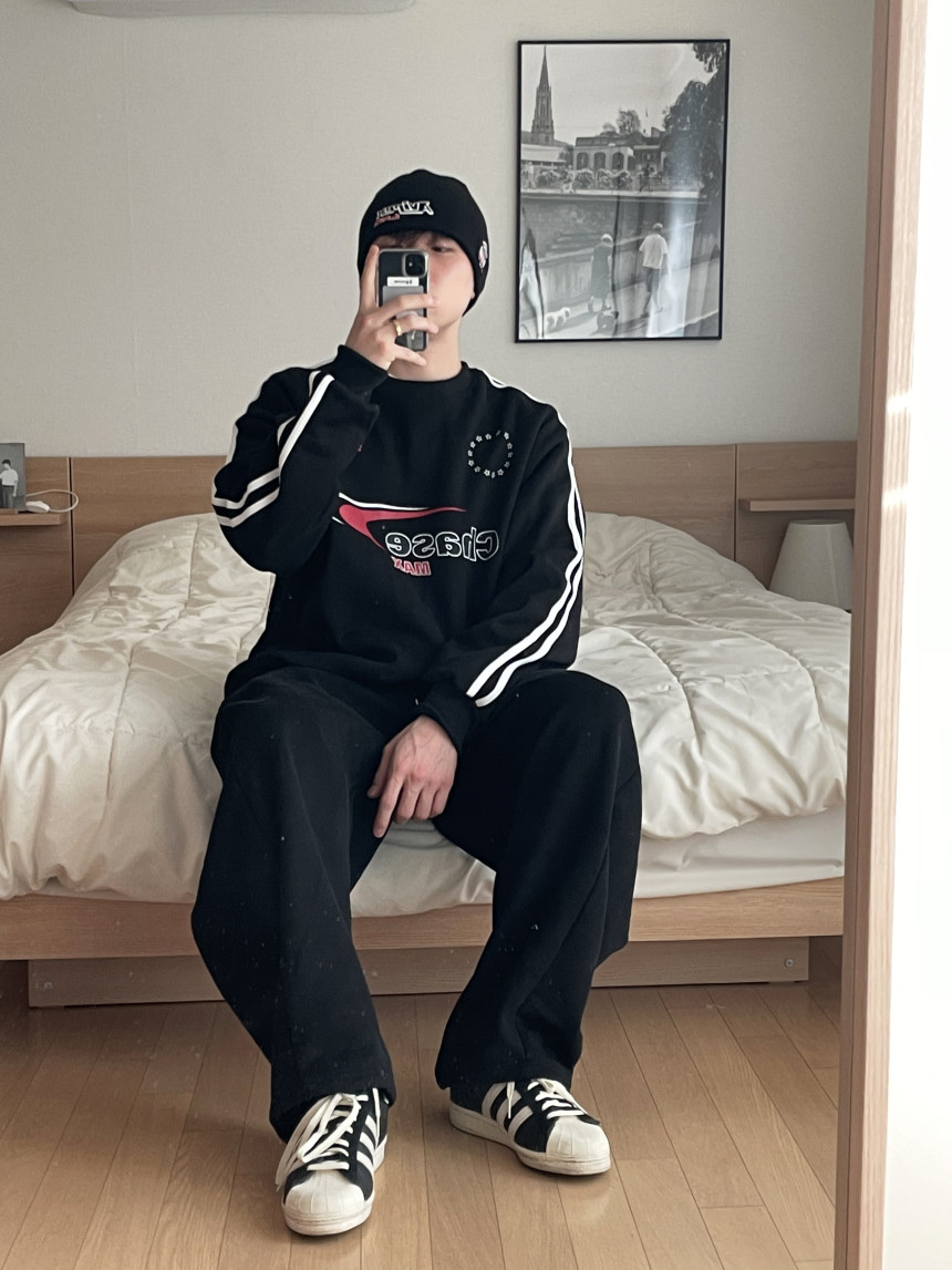 Adidas Superstar 82 Black White 착용 스타일 - 1