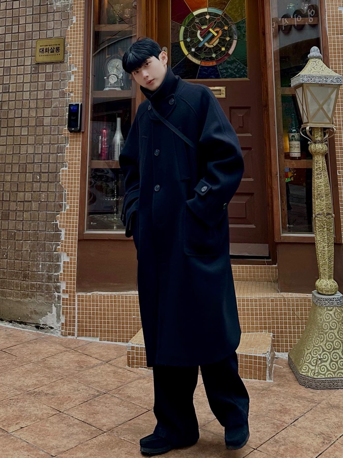 Undermycar Majanne Multi Button Oversized Wool Coat Black Oyster - 21FW, Clarks Wallabee Black Suede 착용 스타일