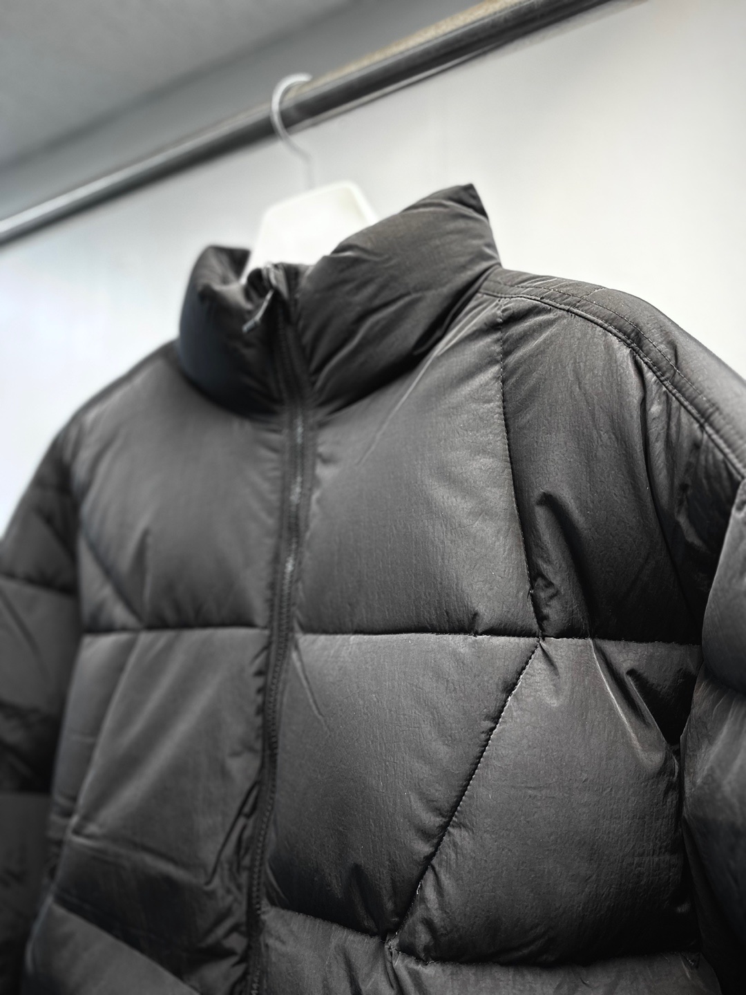 Zara x Ader Error Puffer Jacket Black 착용 스타일 - 2