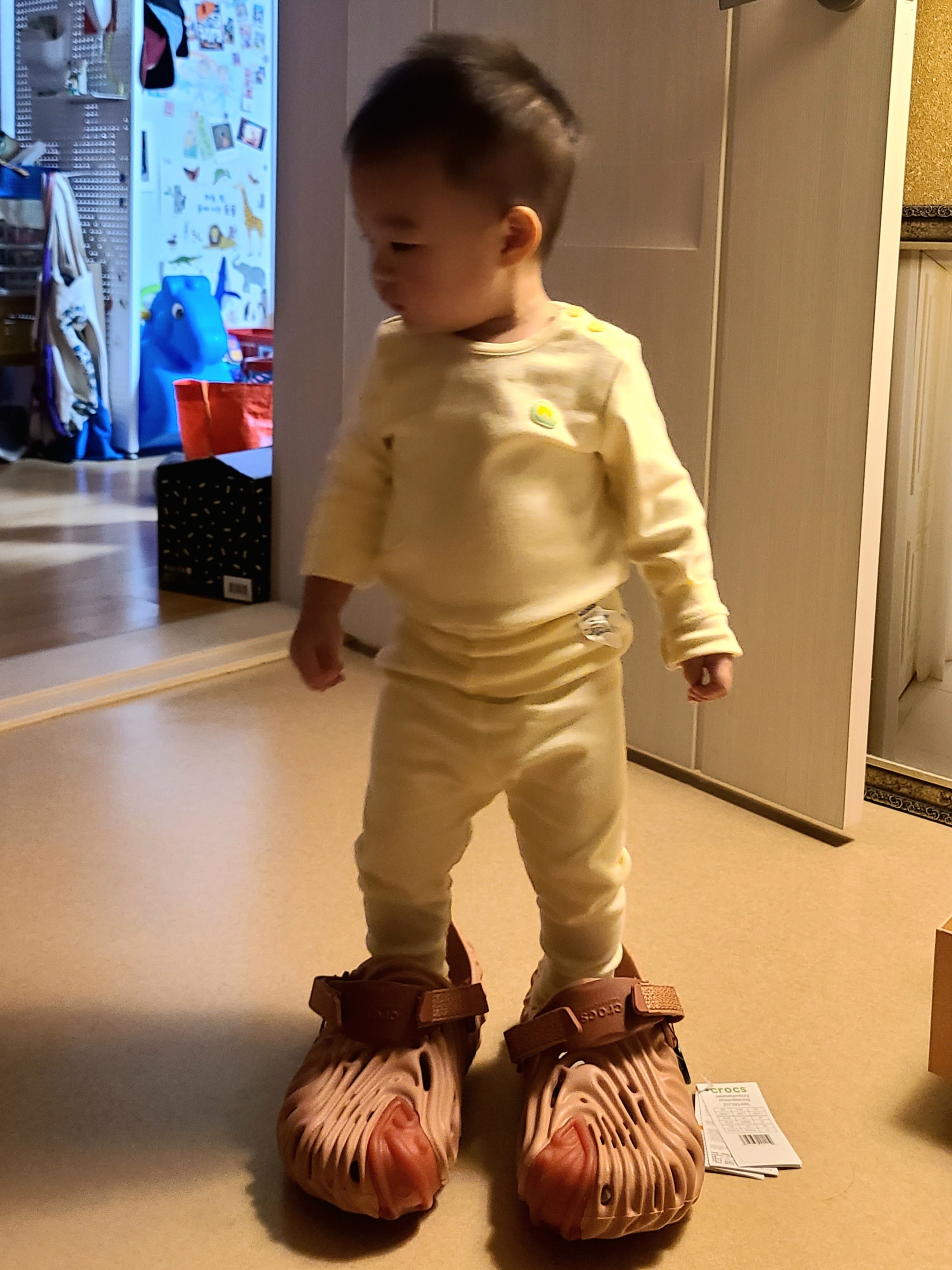 Crocs x Salehe Bembury Pollex Clog Kuwata 착용 스타일 - 3