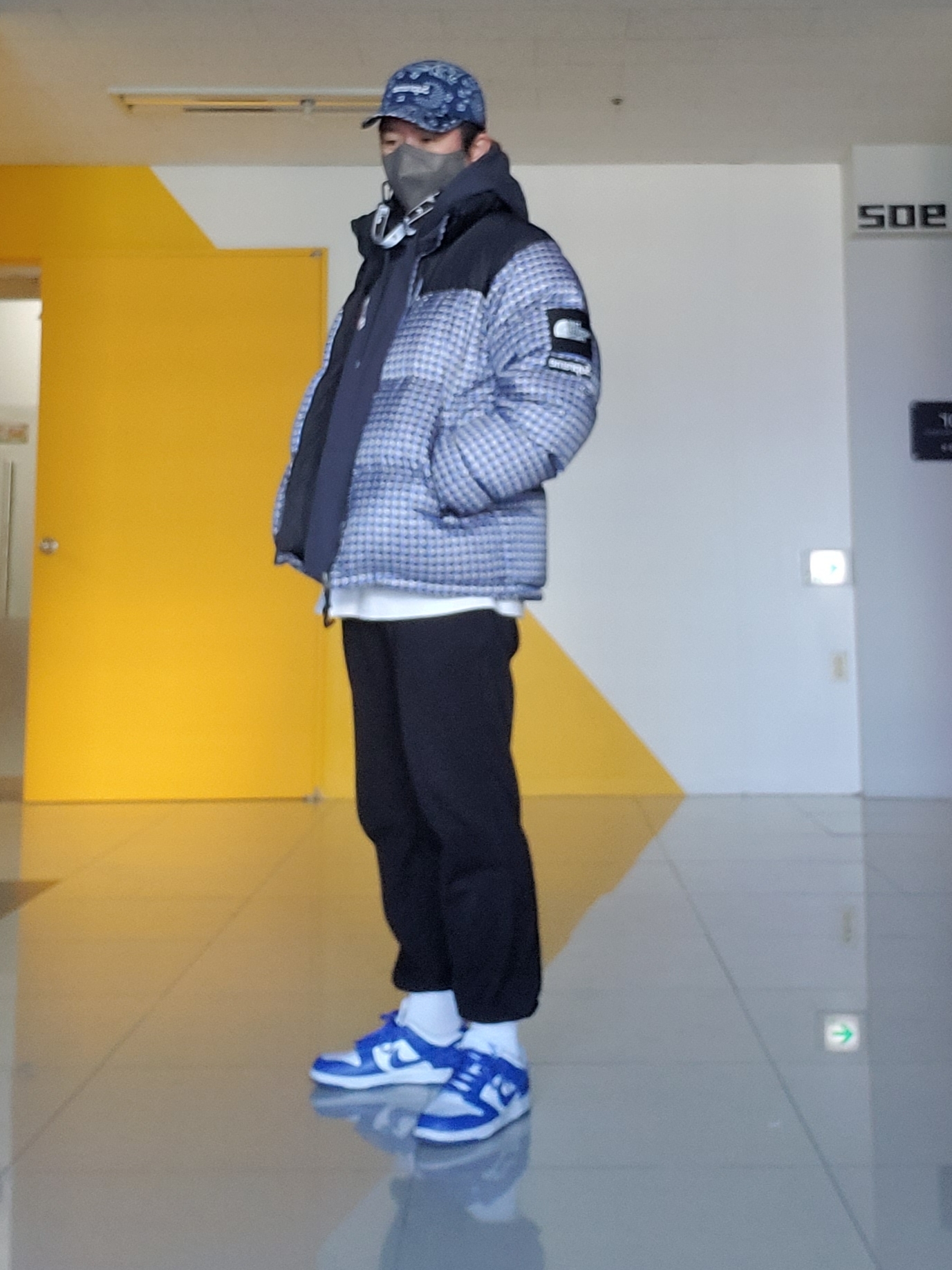 Supreme Bandana Camp Cap Navy - 21SS, Supreme x The North Face Studded Nuptse Jacket Royal - 21SS 착용 스타일