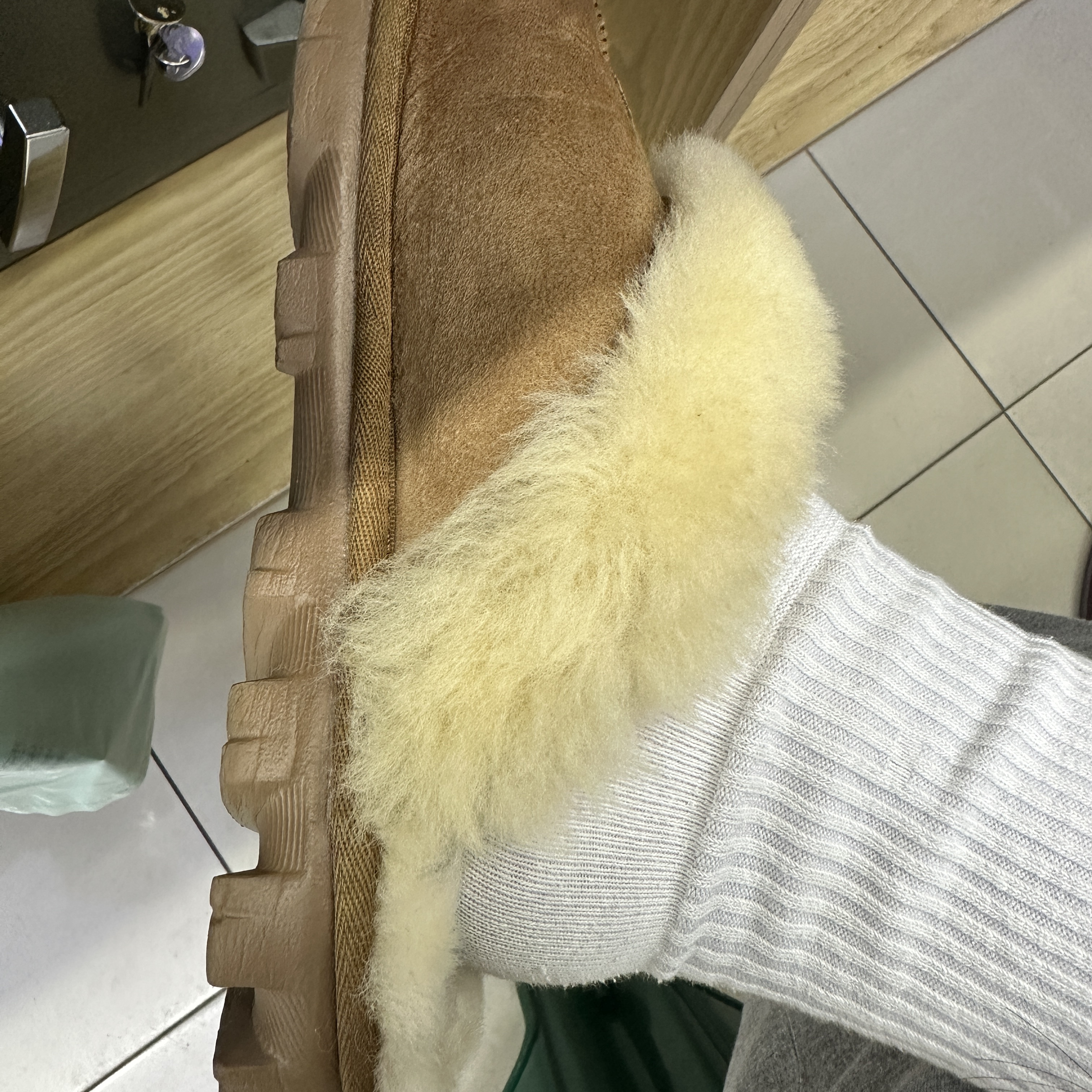 (W) UGG Coquette Slipper Chestnut 착용 스타일 - 2