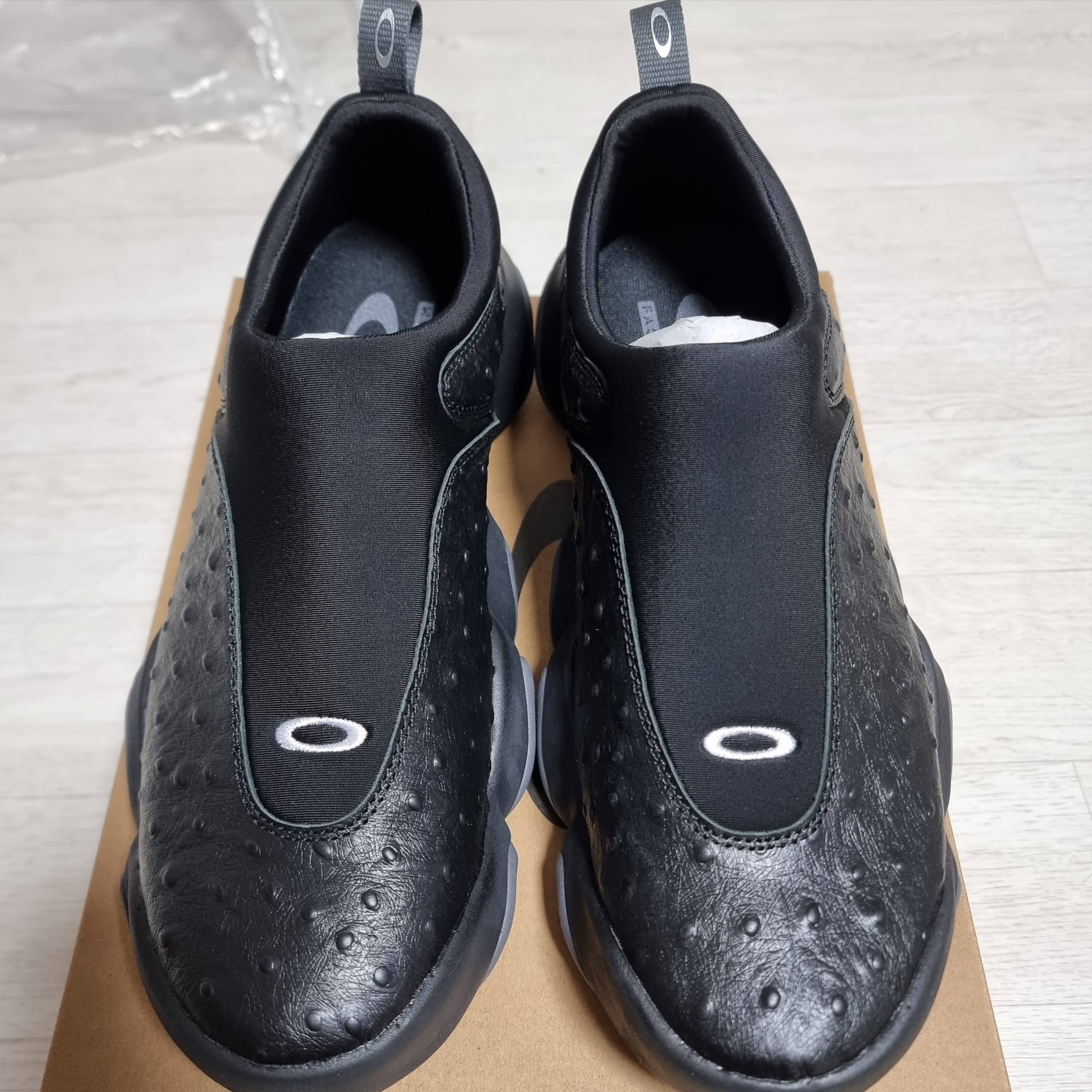 Oakley Factory Team x Brain Dead Flesh Black Ostrich 착용 스타일