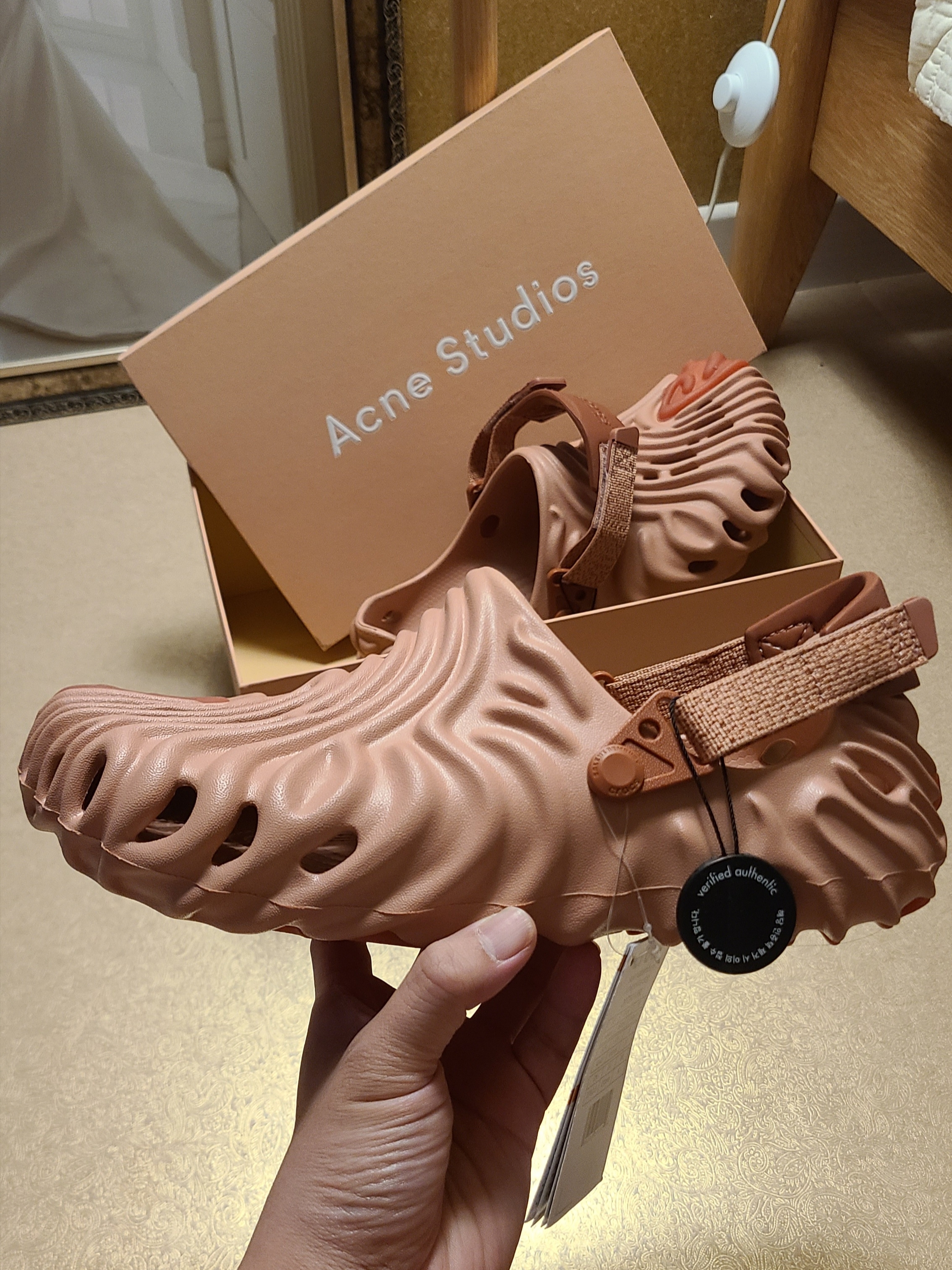 Crocs x Salehe Bembury Pollex Clog Kuwata 착용 스타일 - 1