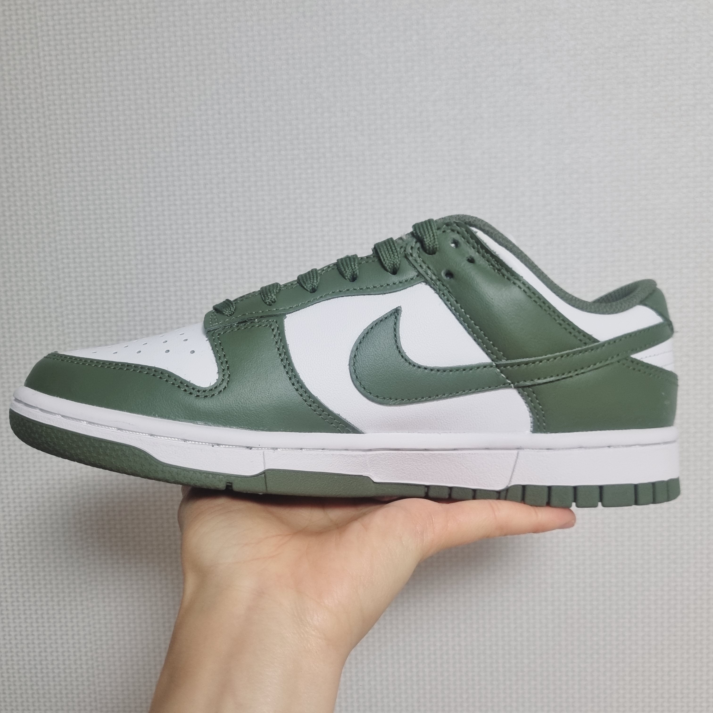 (W) Nike Dunk Low Medium Olive 착용 스타일 - 4
